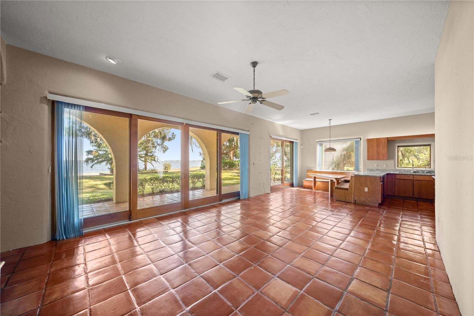 12621 SE SUNSET HARBOR RD, WEIRSDALE, FL, 32195