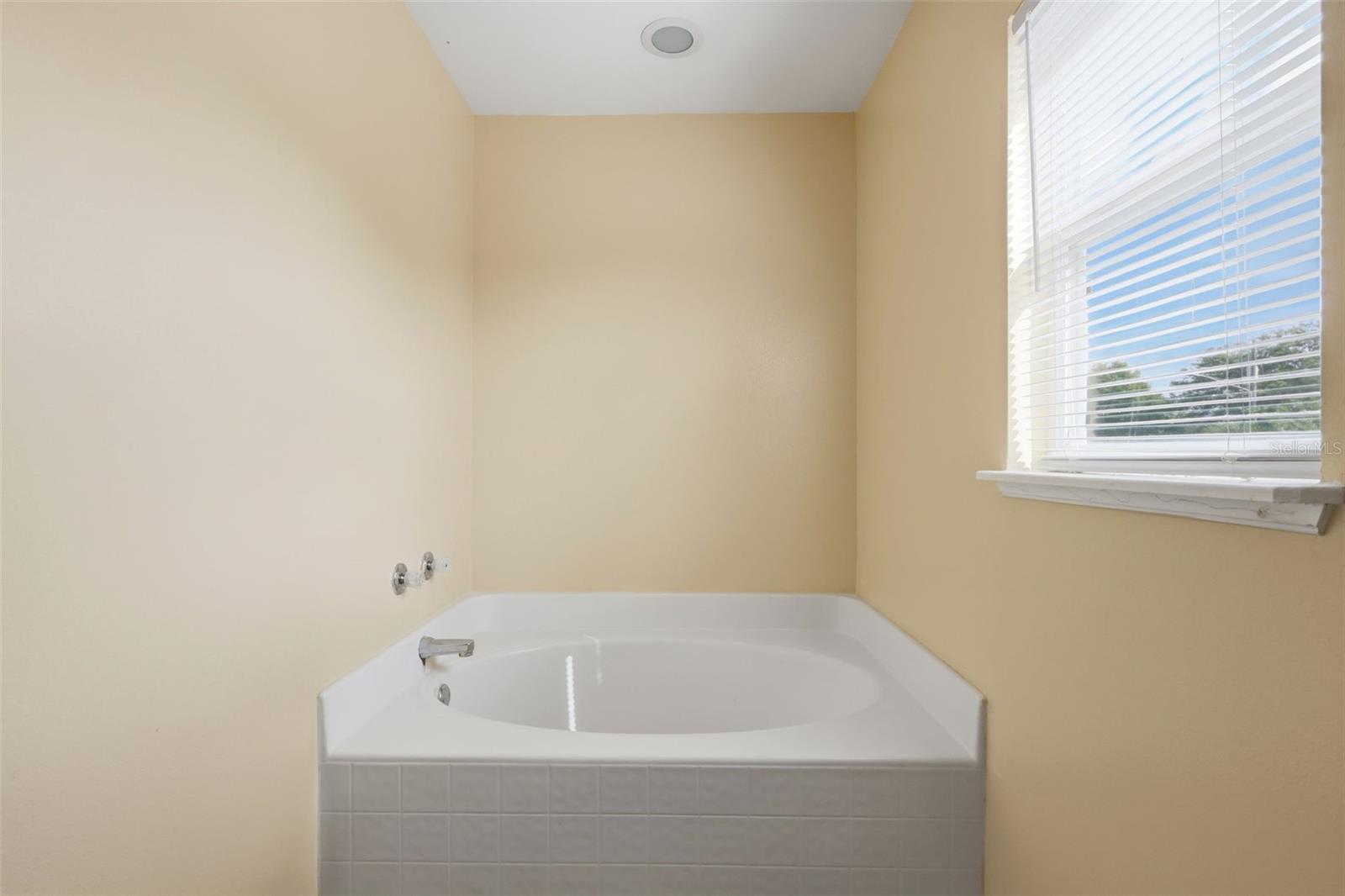 1142 NORMANDY DR, KISSIMMEE, FL, 34759