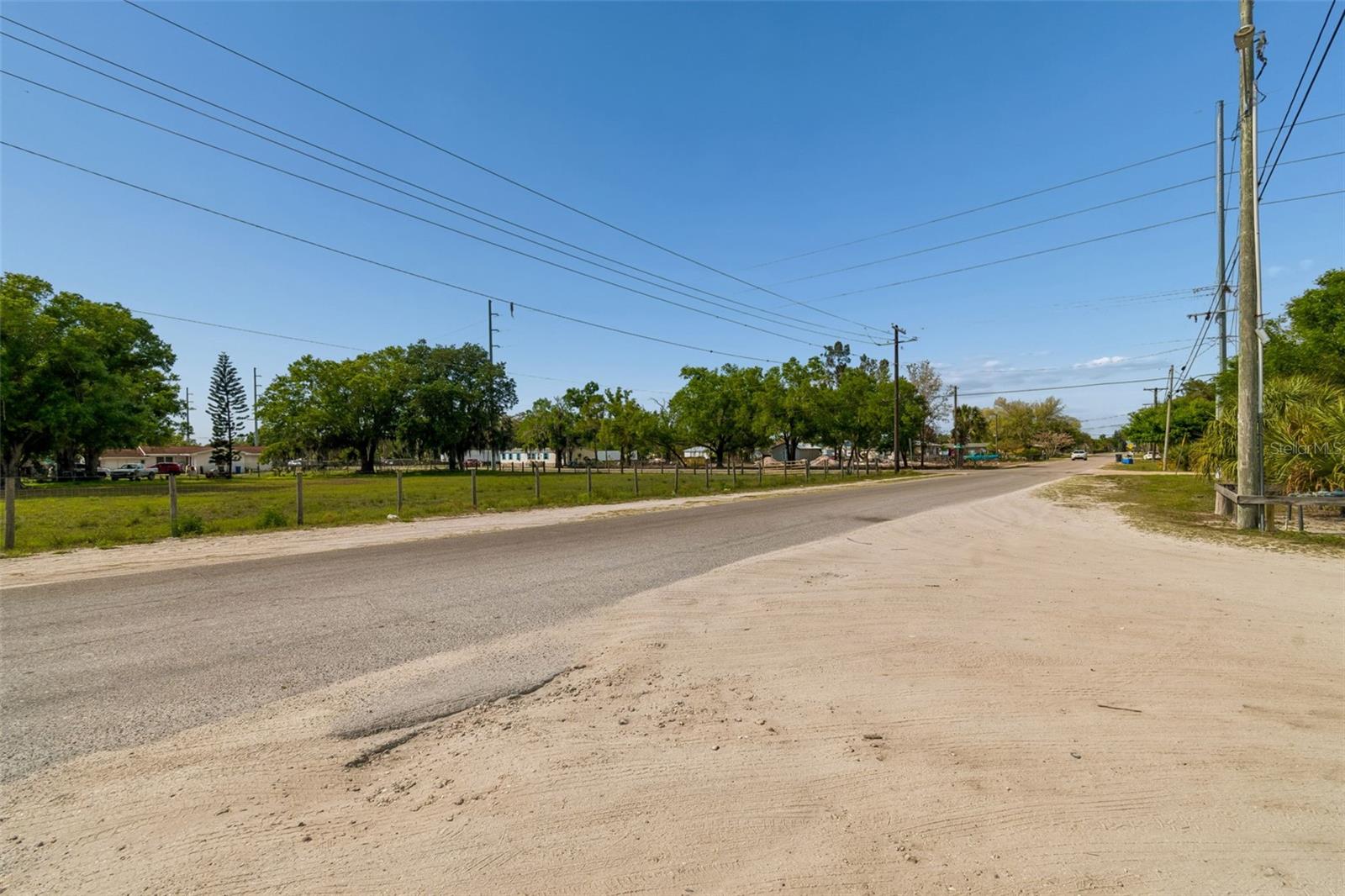 610 RAILROAD ST, WIMAUMA, FL, 33598