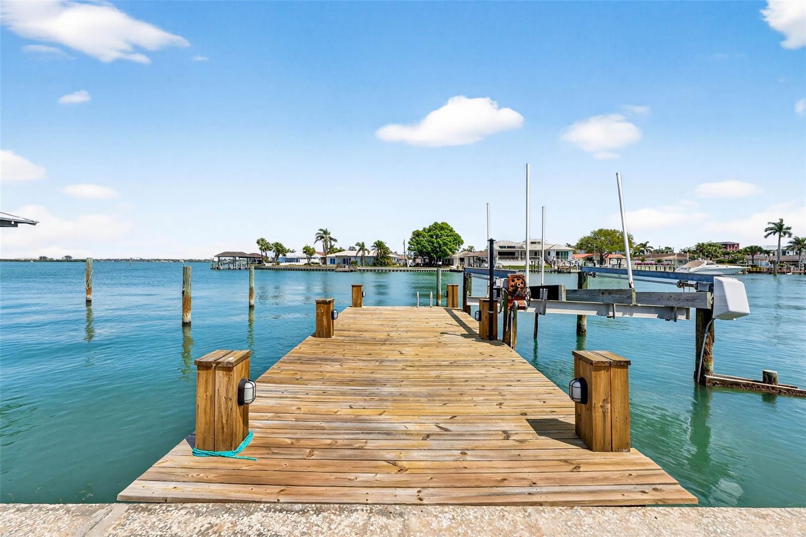 319 MIDWAY IS, CLEARWATER BEACH, FL, 33767