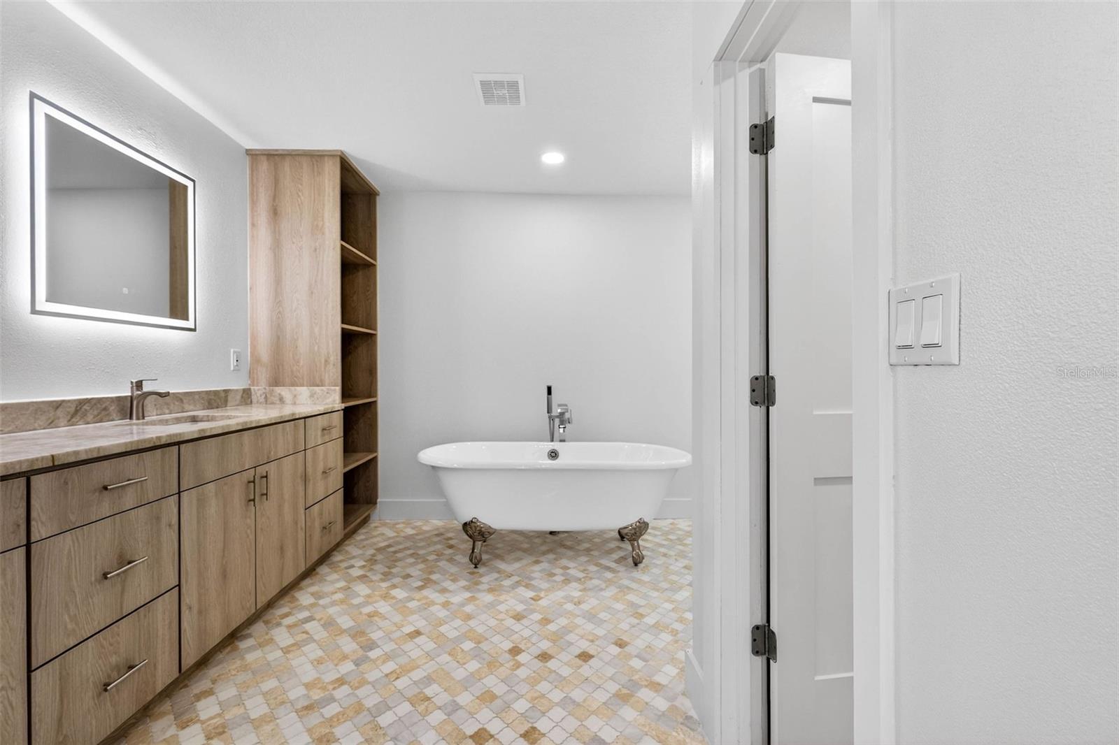 319 MIDWAY IS, CLEARWATER BEACH, FL, 33767