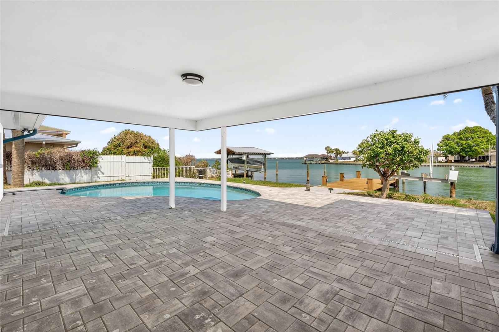 319 MIDWAY IS, CLEARWATER BEACH, FL, 33767