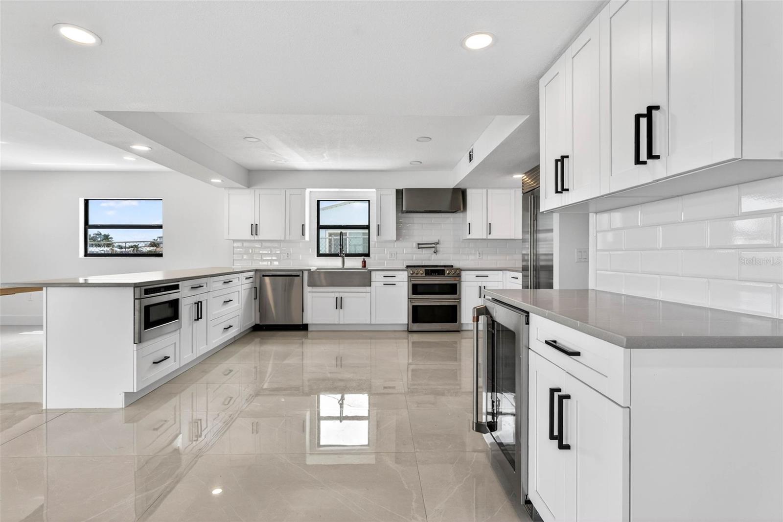 319 MIDWAY IS, CLEARWATER BEACH, FL, 33767