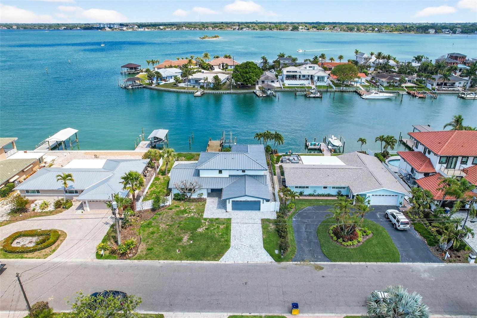 319 MIDWAY IS, CLEARWATER BEACH, FL, 33767