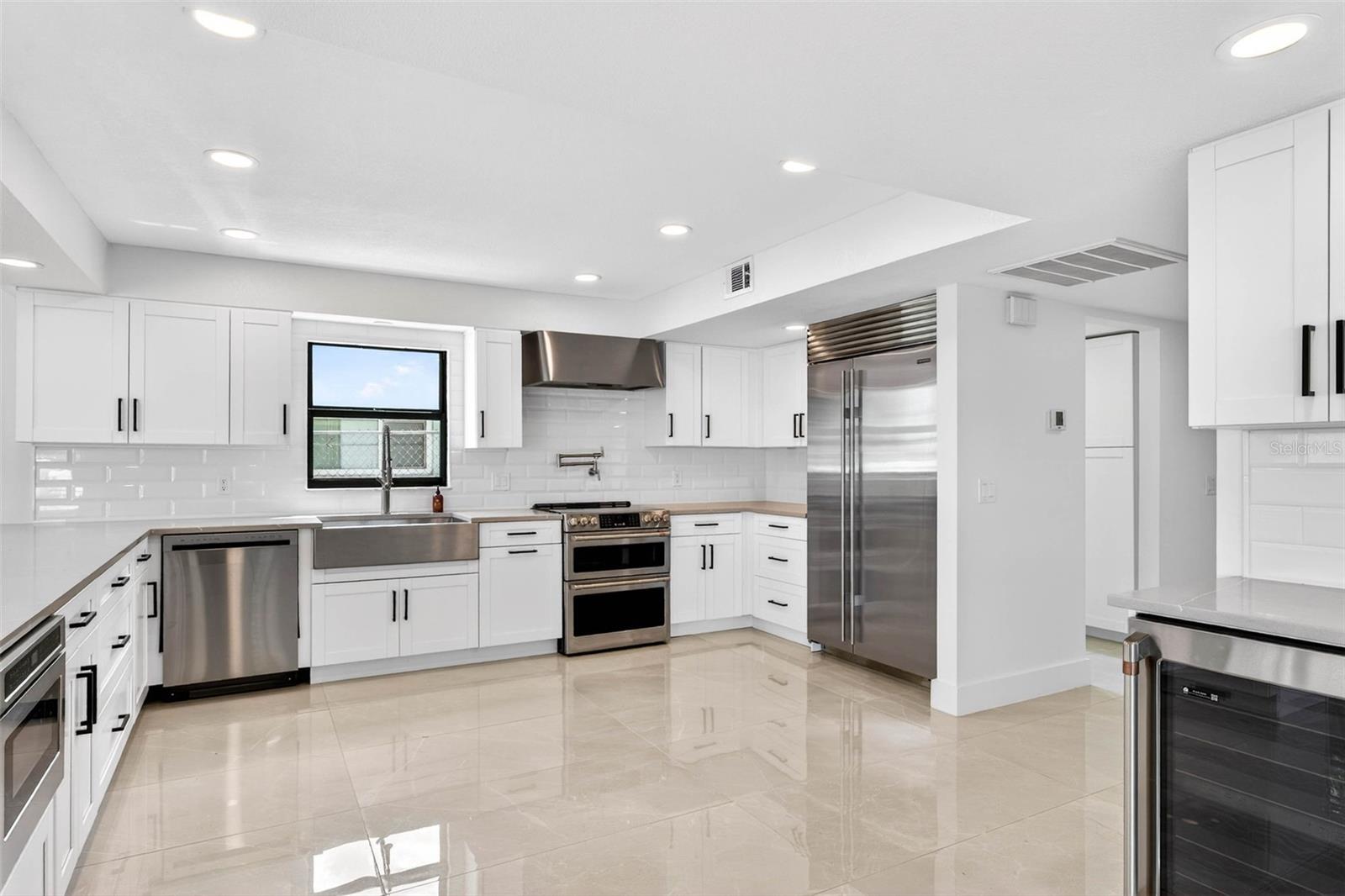 319 MIDWAY IS, CLEARWATER BEACH, FL, 33767