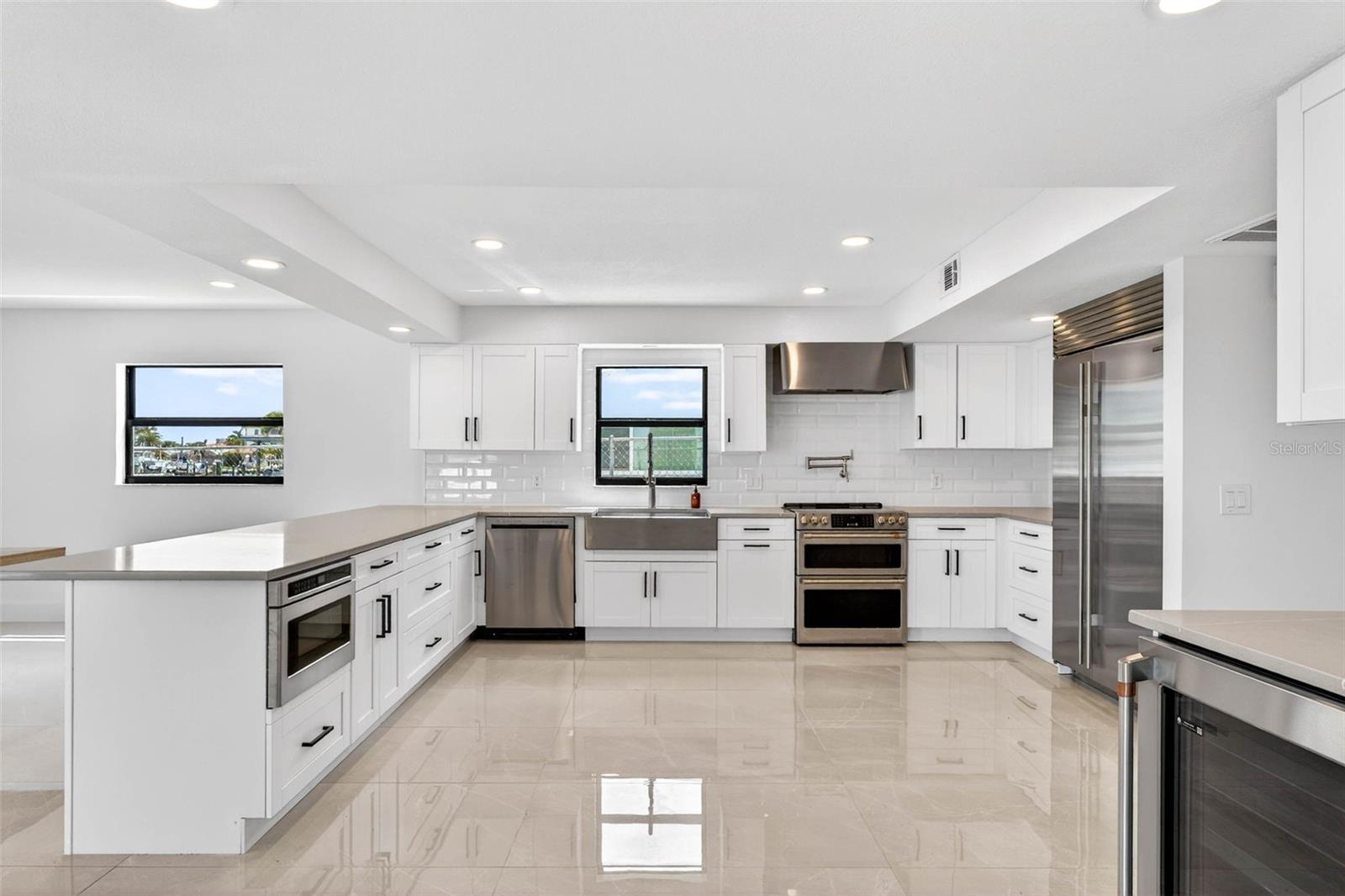 319 MIDWAY IS, CLEARWATER BEACH, FL, 33767