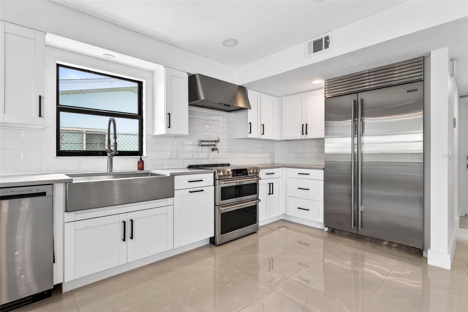319 MIDWAY IS, CLEARWATER BEACH, FL, 33767