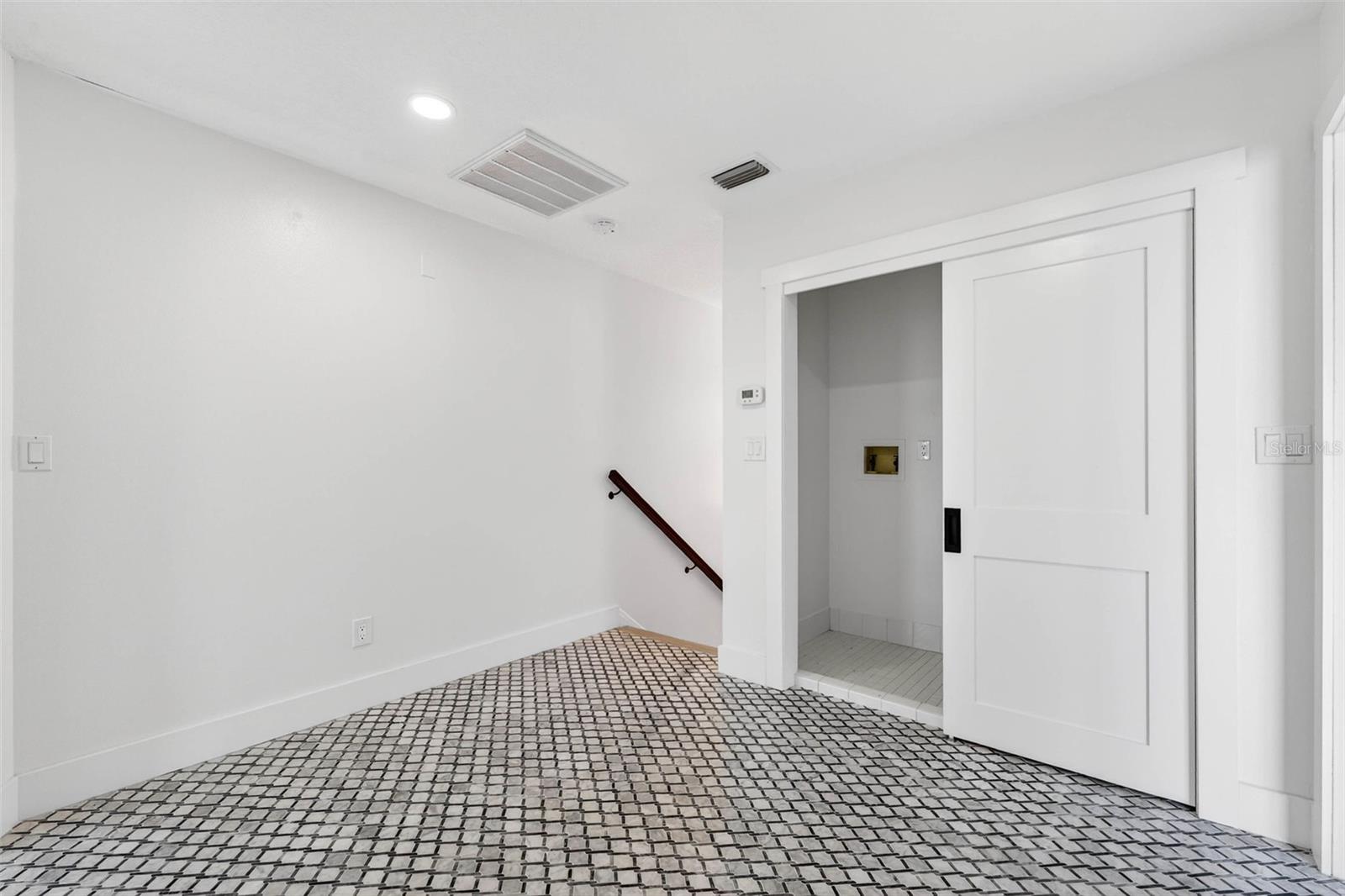 319 MIDWAY IS, CLEARWATER BEACH, FL, 33767