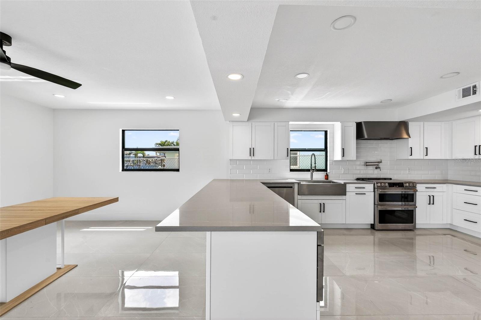 319 MIDWAY IS, CLEARWATER BEACH, FL, 33767
