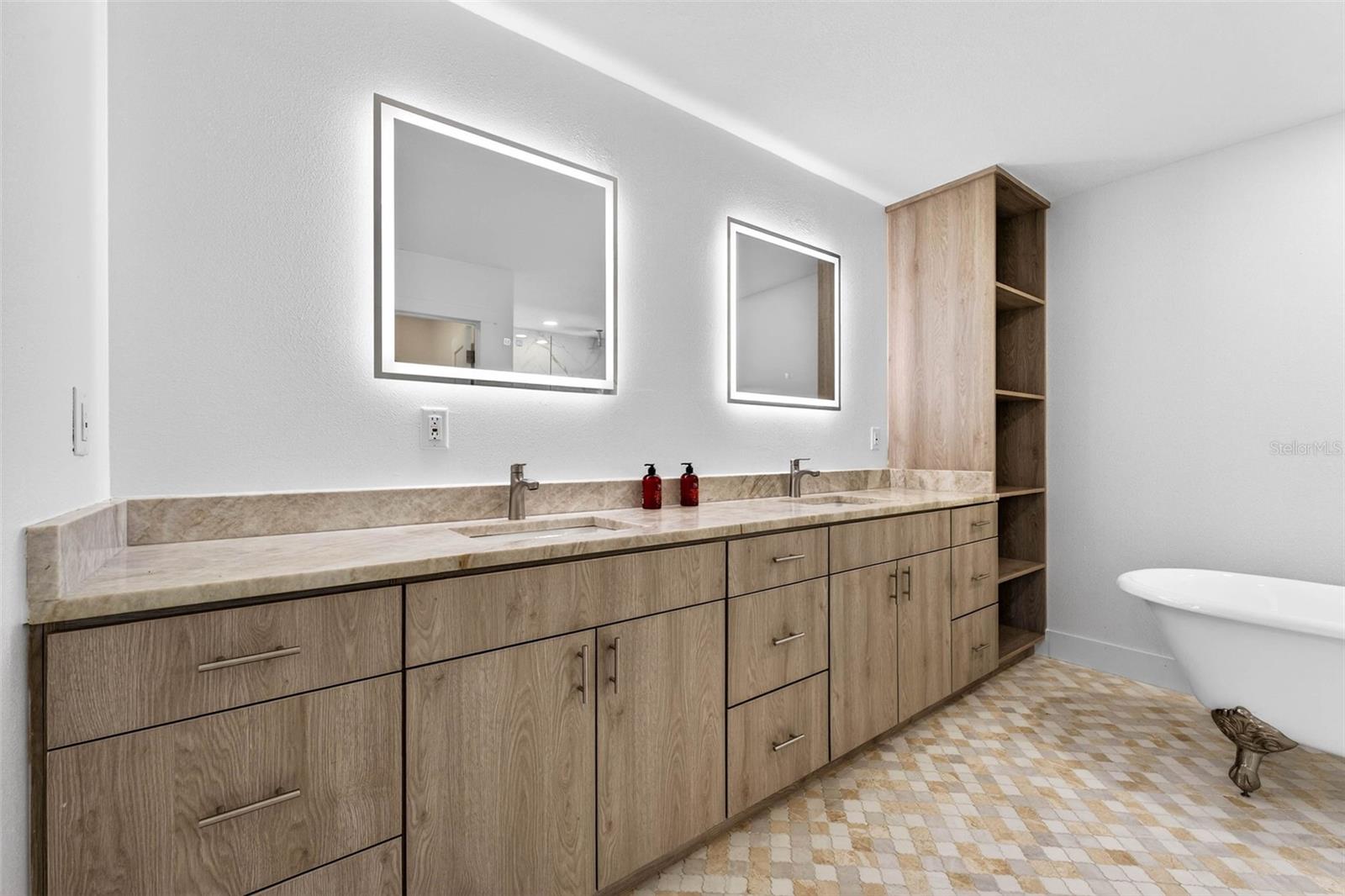 319 MIDWAY IS, CLEARWATER BEACH, FL, 33767