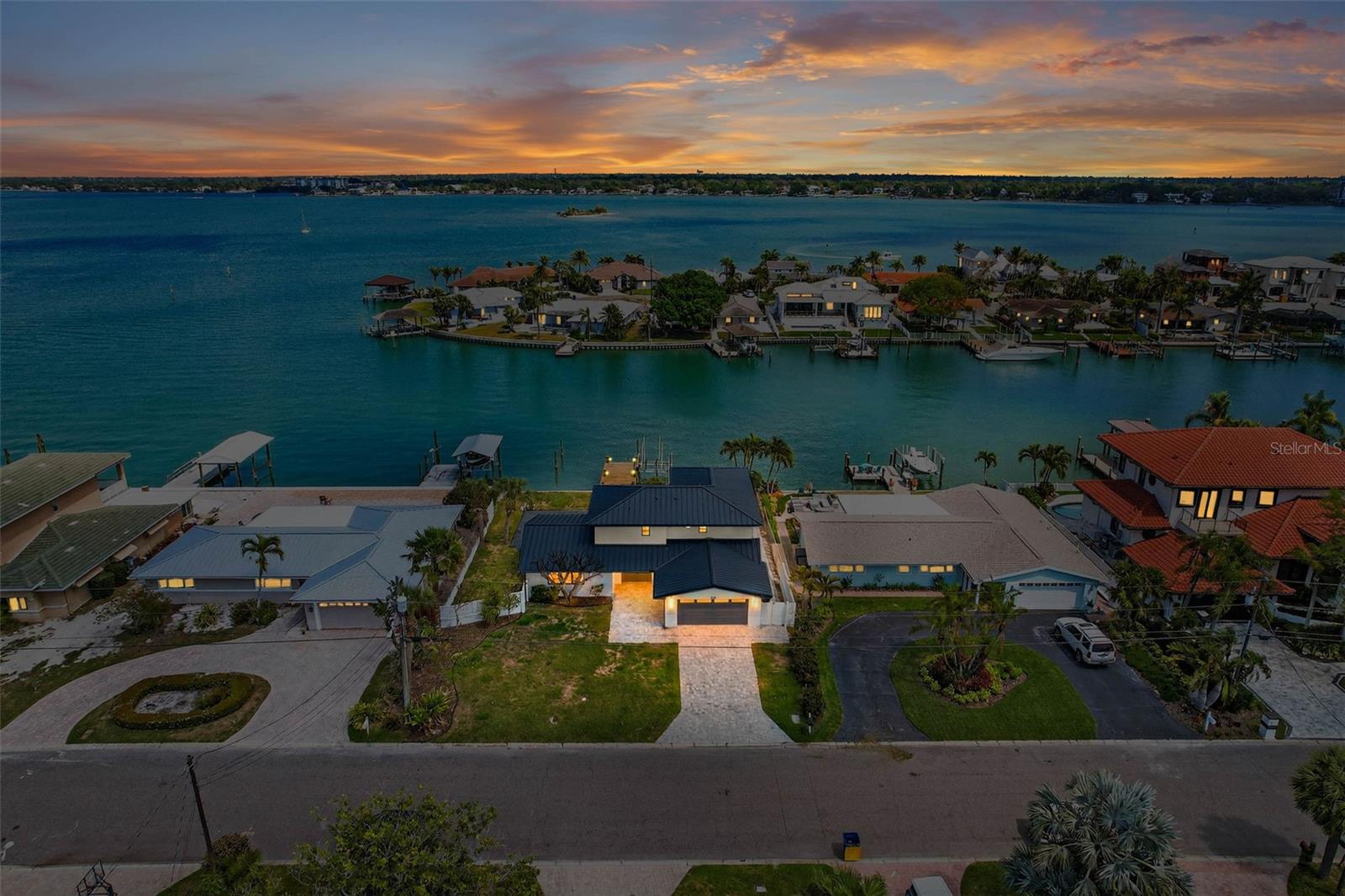 319 MIDWAY IS, CLEARWATER BEACH, FL, 33767
