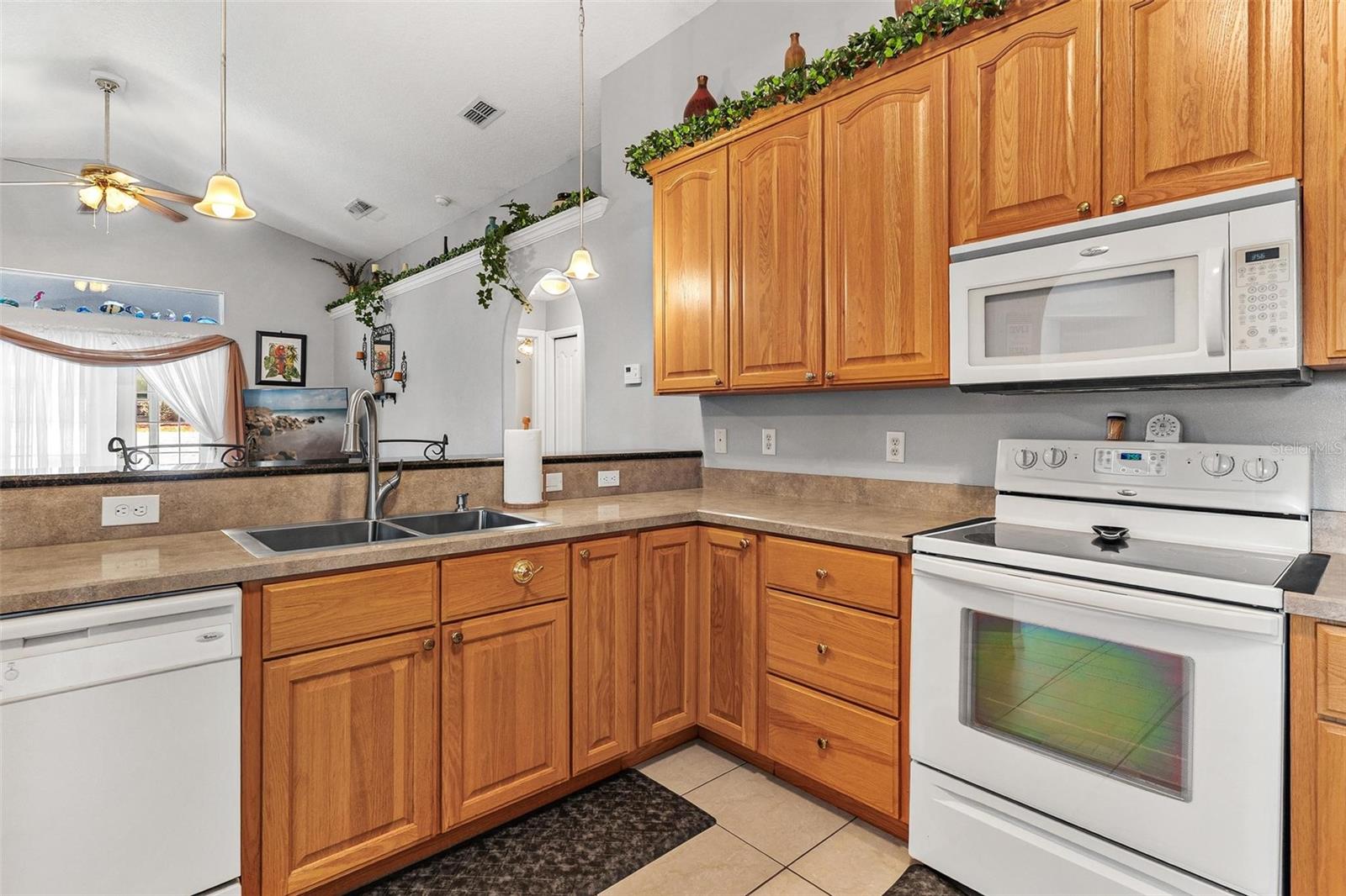 93 FAIRWAY CIR, UMATILLA, FL, 32784