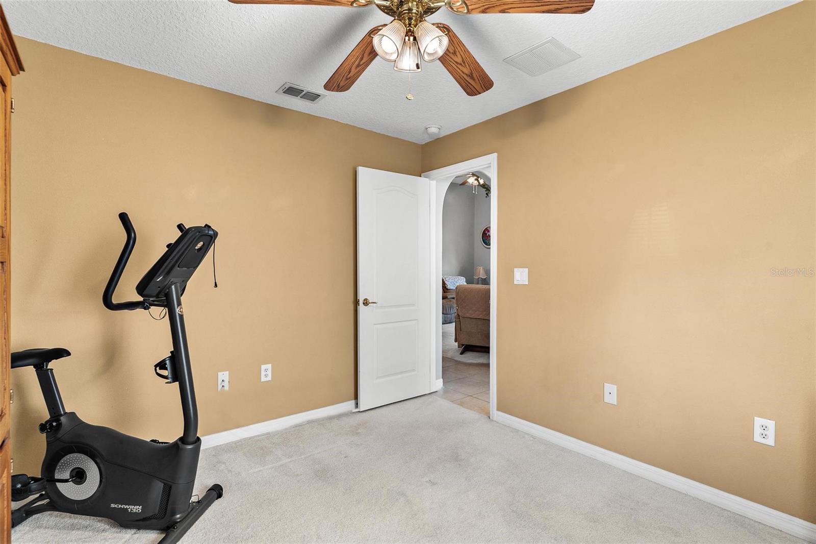 93 FAIRWAY CIR, UMATILLA, FL, 32784