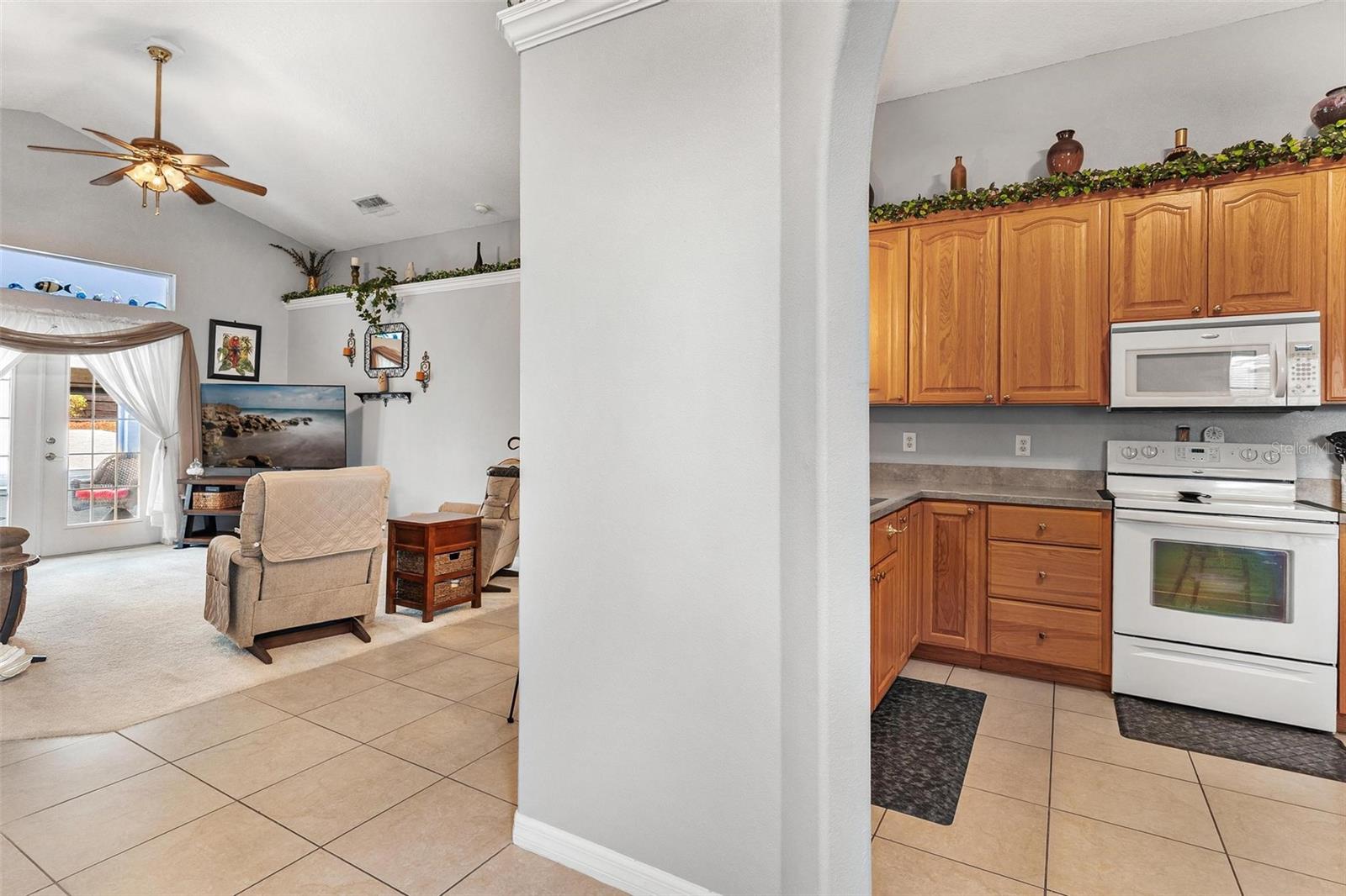 93 FAIRWAY CIR, UMATILLA, FL, 32784