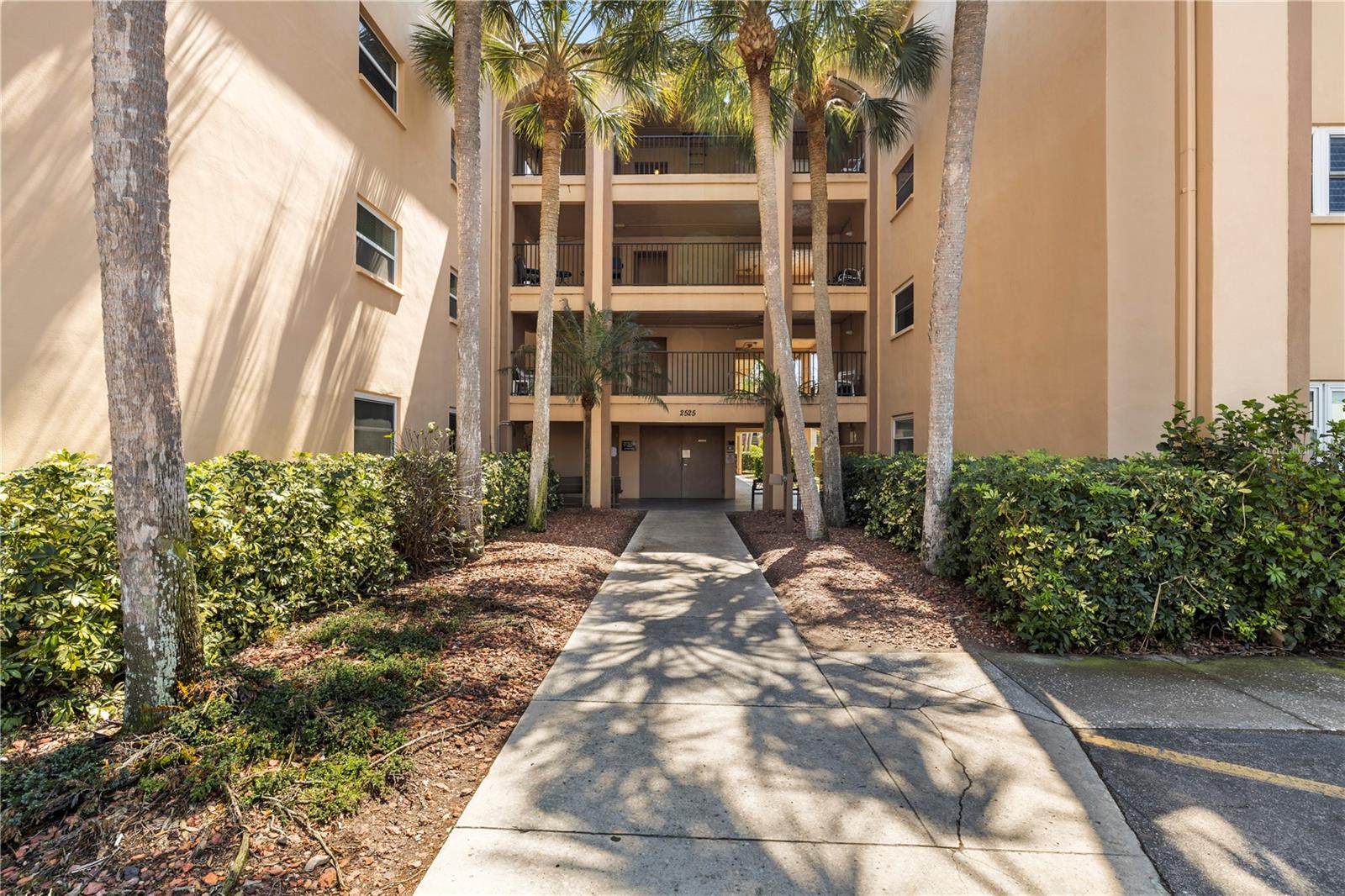 2525 W BAY DR #C21, BELLEAIR BLUFFS, FL, 33770