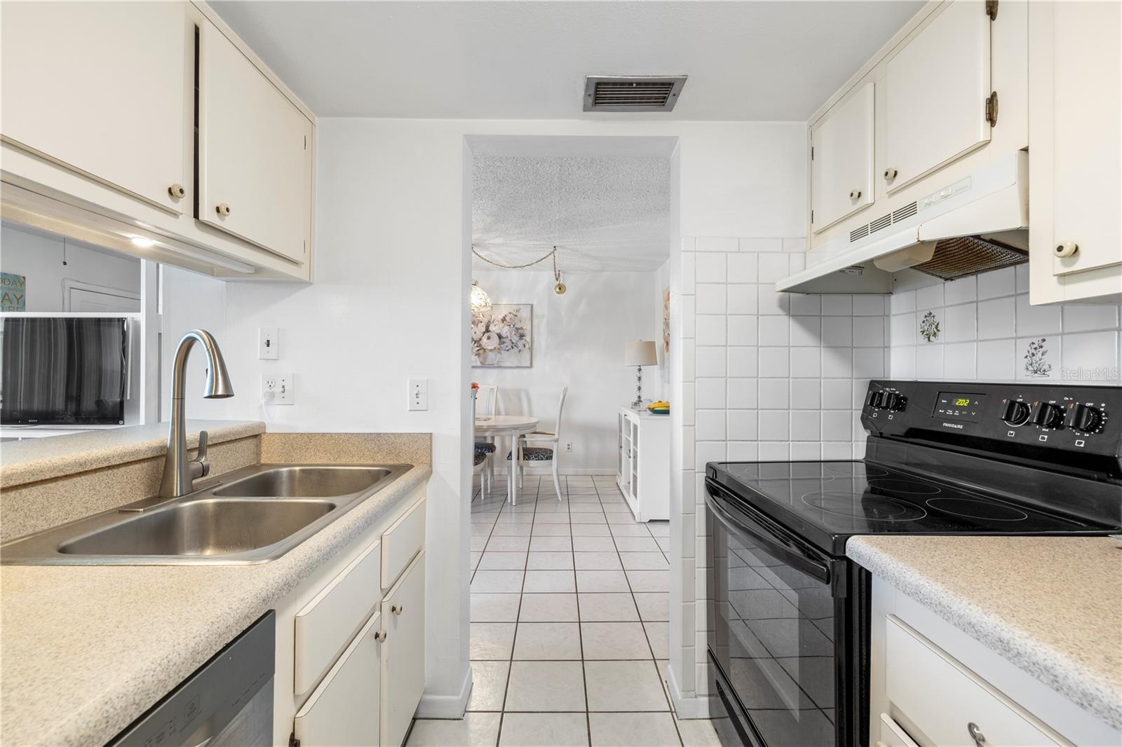 2525 W BAY DR #C21, BELLEAIR BLUFFS, FL, 33770