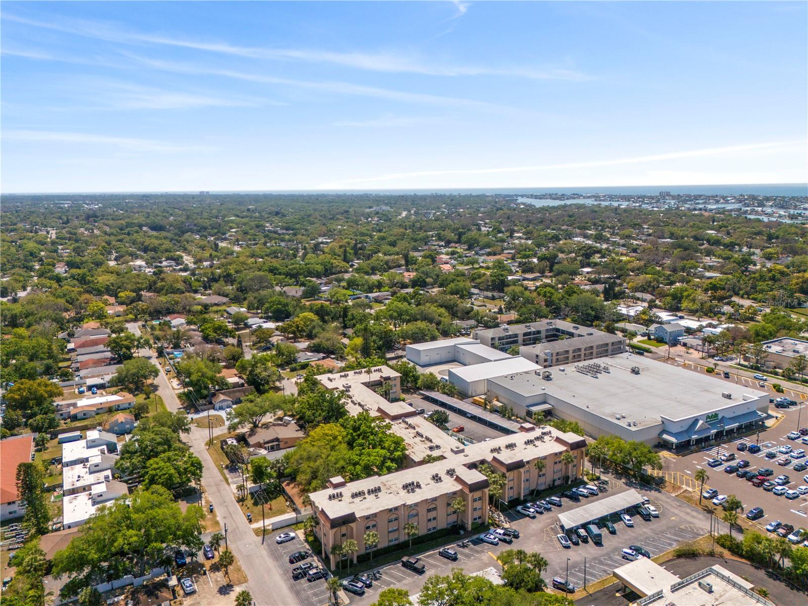 2525 W BAY DR #C21, BELLEAIR BLUFFS, FL, 33770