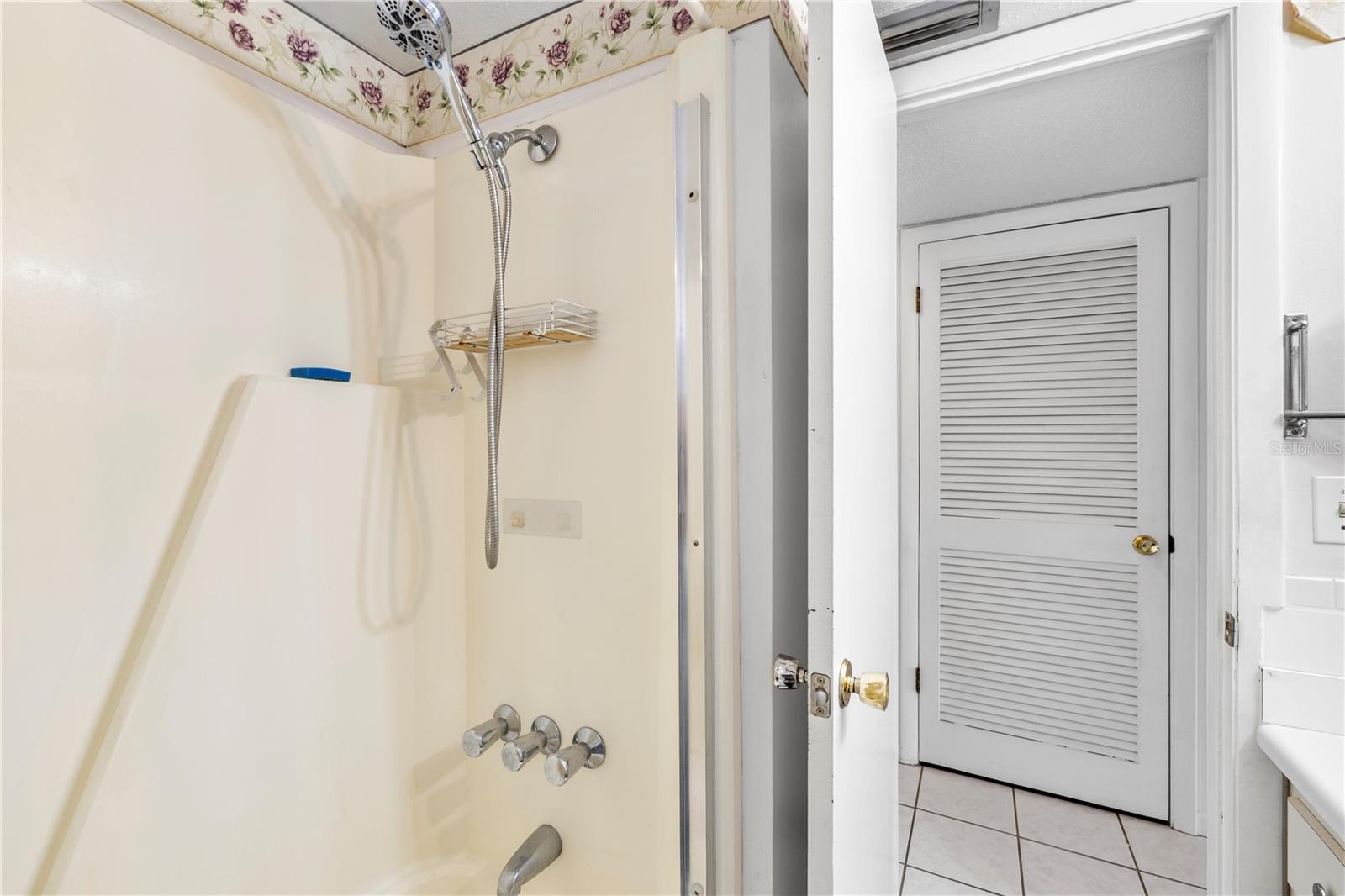 2525 W BAY DR #C21, BELLEAIR BLUFFS, FL, 33770