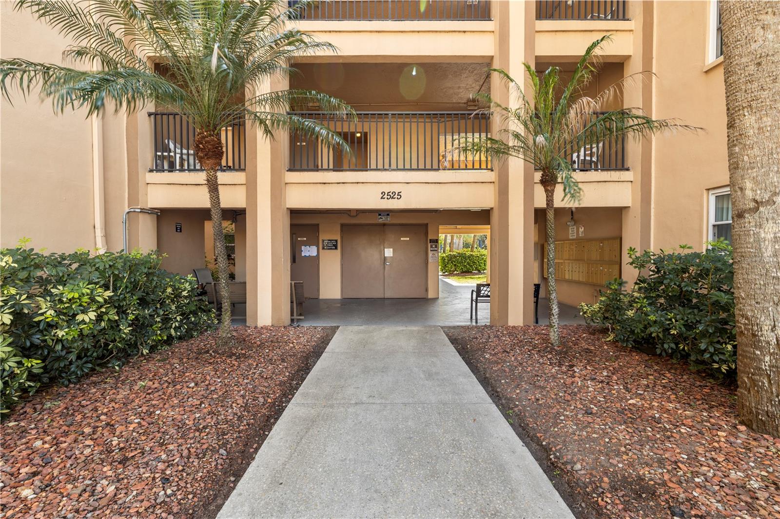 2525 W BAY DR #C21, BELLEAIR BLUFFS, FL, 33770
