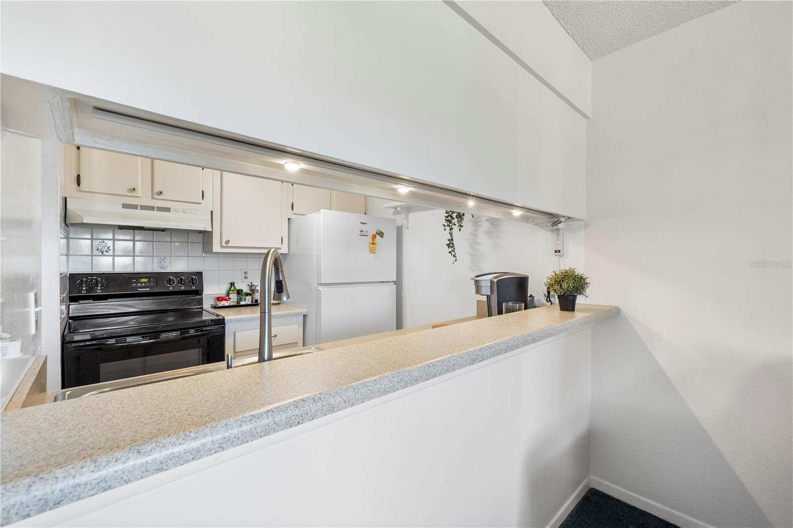 2525 W BAY DR #C21, BELLEAIR BLUFFS, FL, 33770