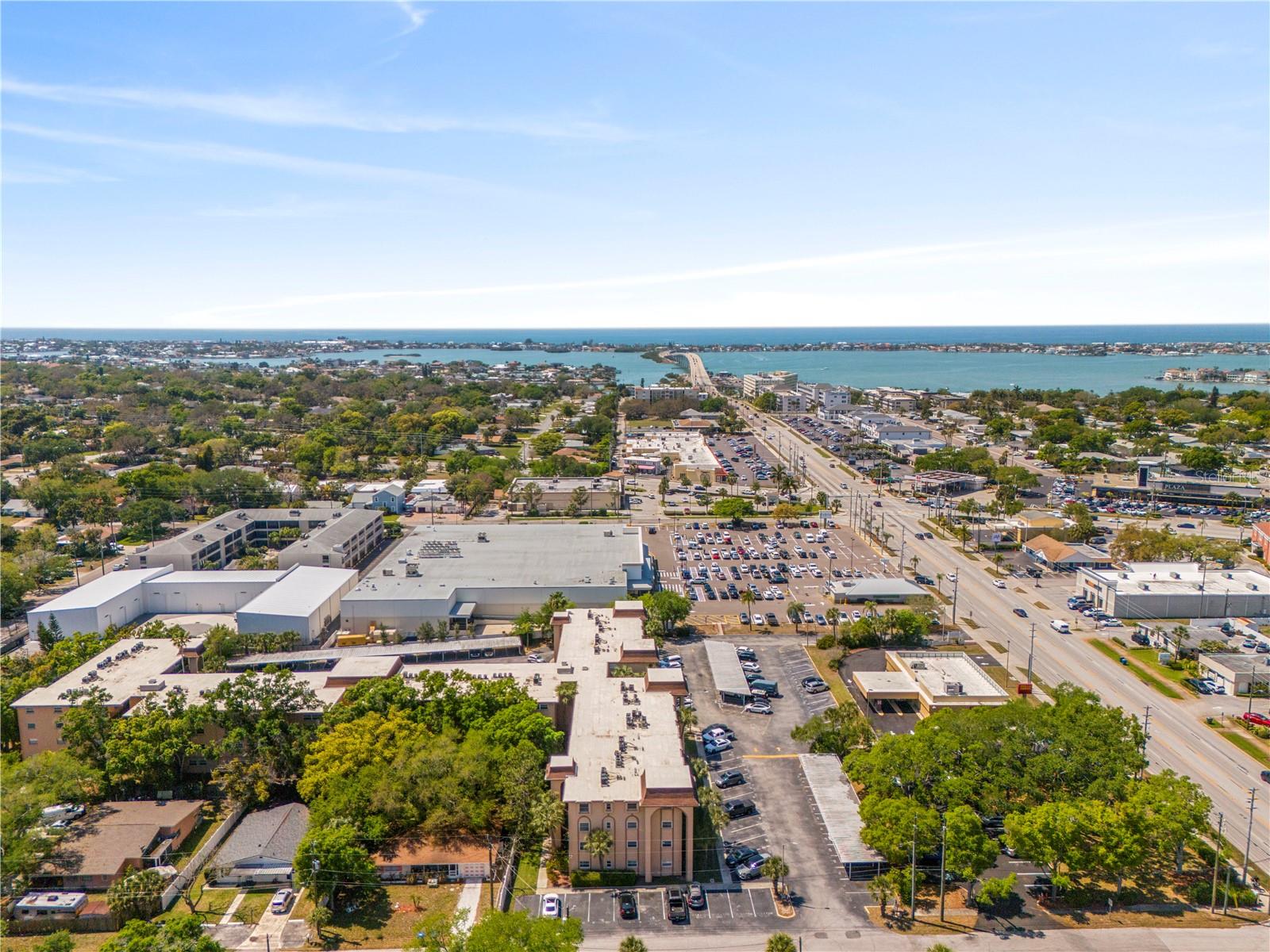 2525 W BAY DR #C21, BELLEAIR BLUFFS, FL, 33770