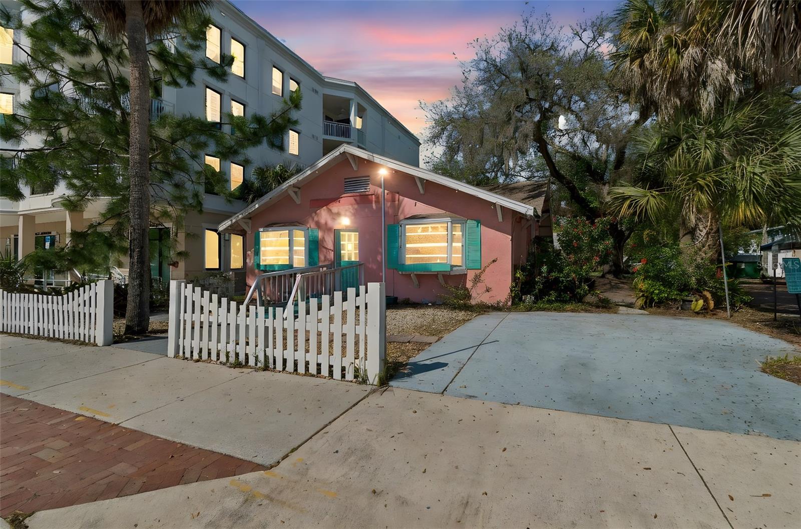 123 2ND AVE S, SAFETY HARBOR, FL, 34695