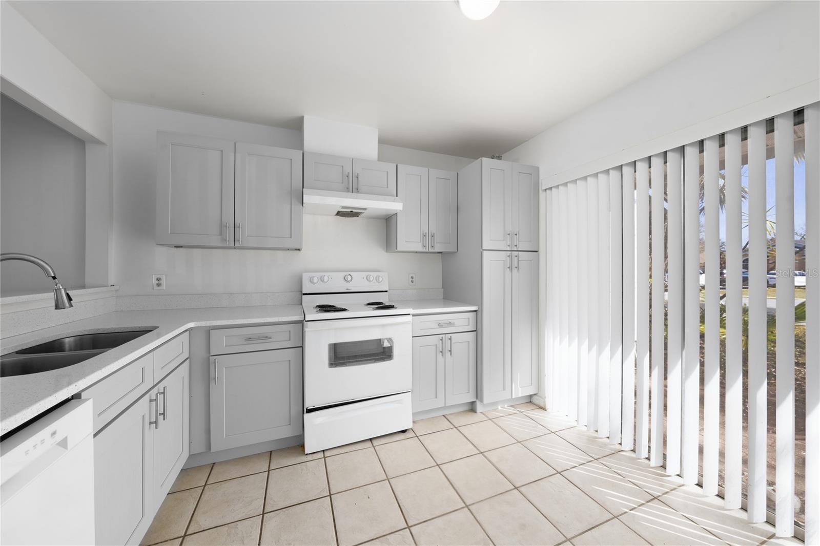 126 DAHLIA VILLAGE CIR #82, ORLANDO, FL, 32807
