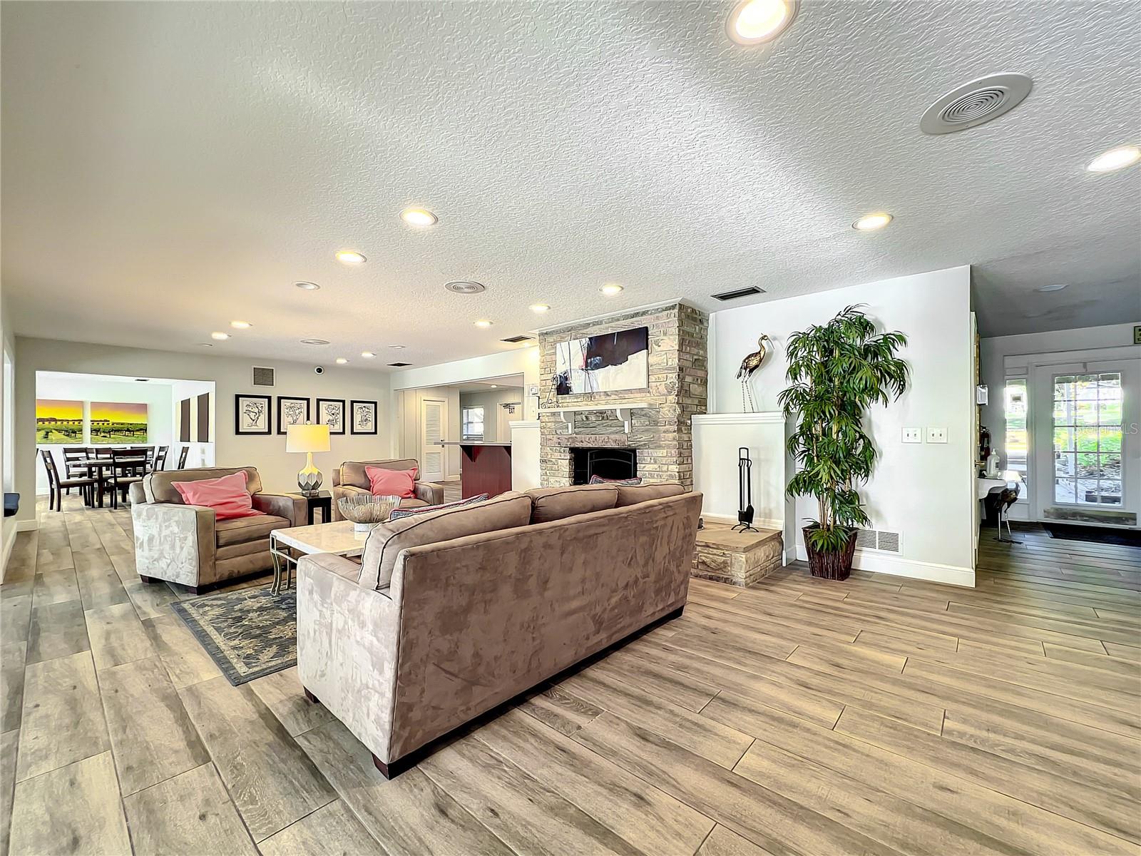 630 MAPLE OAK CIR #102, ALTAMONTE SPRINGS, FL, 32701