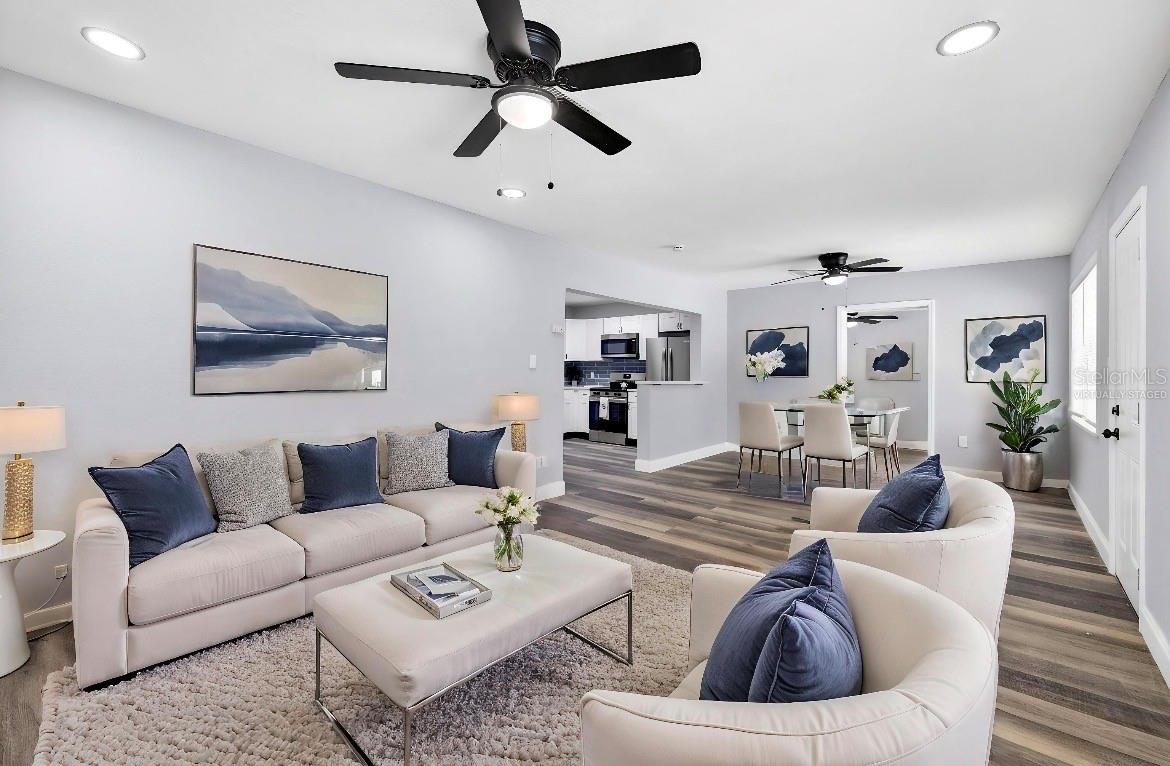 LIVING/FAMILY ROOM *VIRTUALLY STAGED*