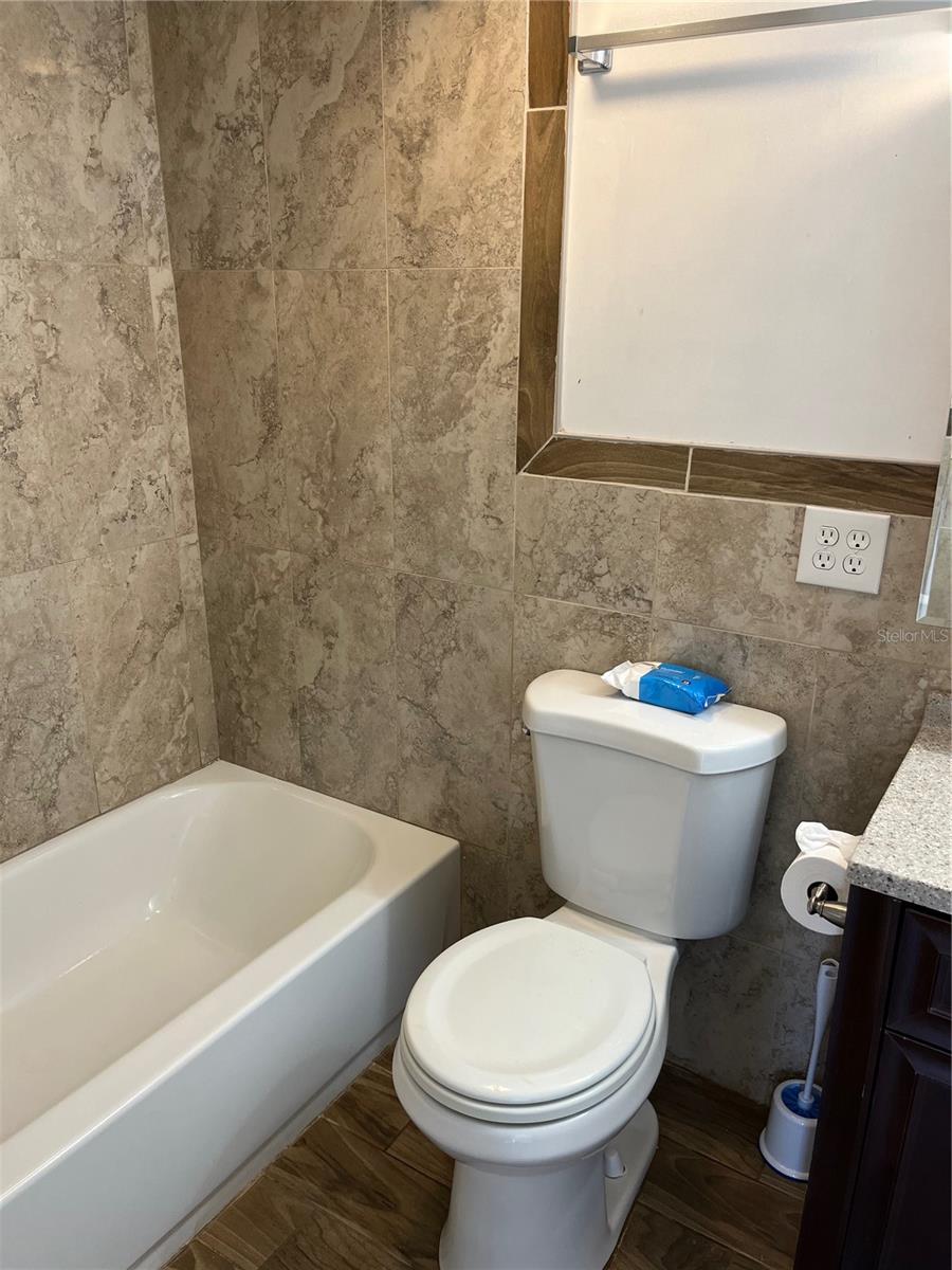 5052 TERRACE CLUB LN #201, TAMPA, FL, 33617