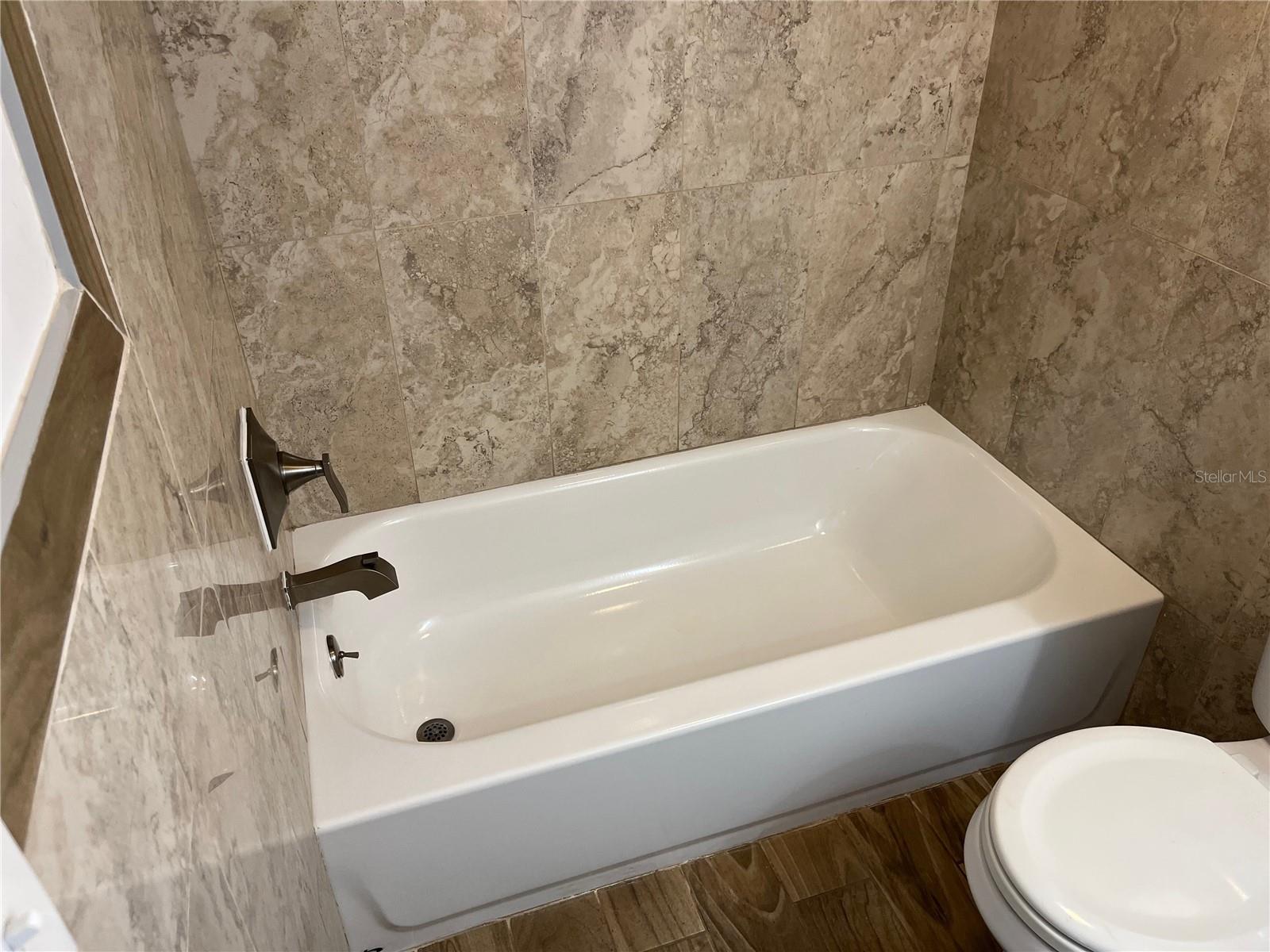 5052 TERRACE CLUB LN #201, TAMPA, FL, 33617