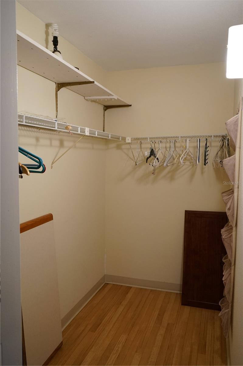 101 CAMBRIDGE TRL #205, SUN CITY CENTER, FL, 33573