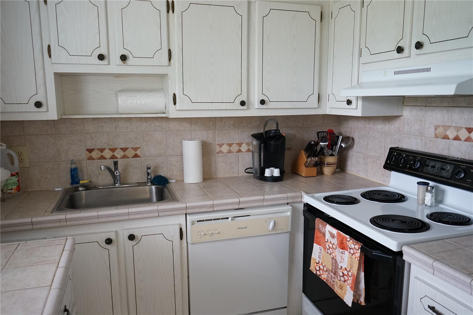 101 CAMBRIDGE TRL #205, SUN CITY CENTER, FL, 33573