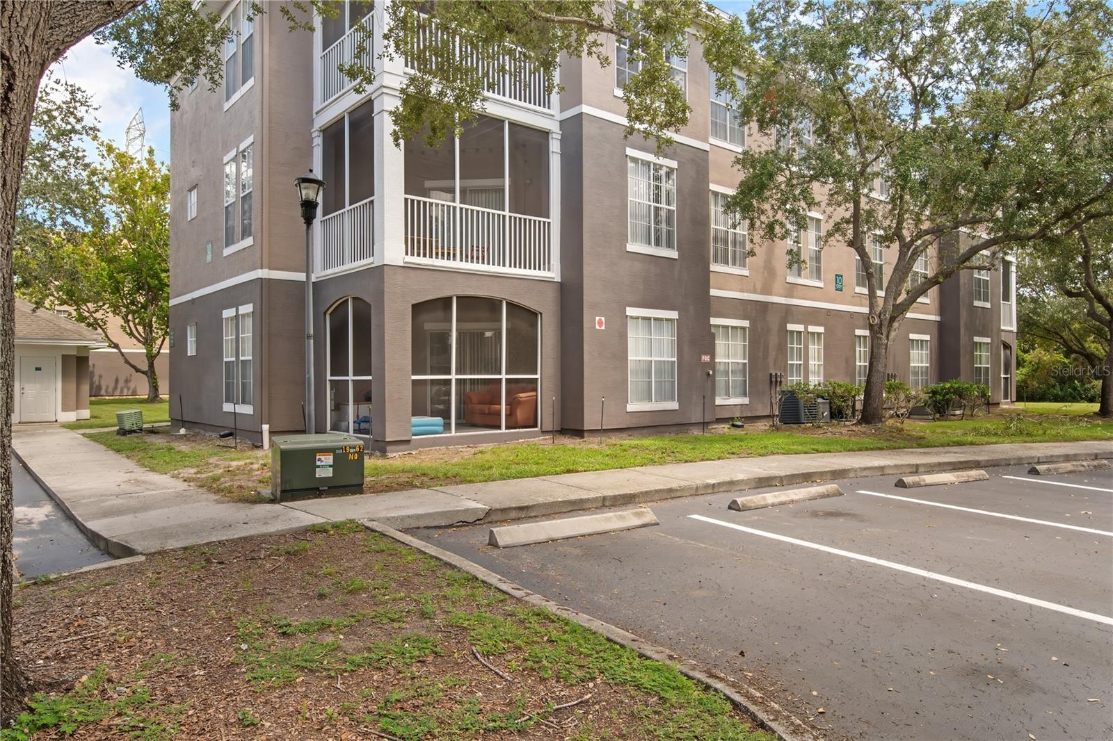 9301 CRESCENT LOOP CIR #206, TAMPA, FL, 33619