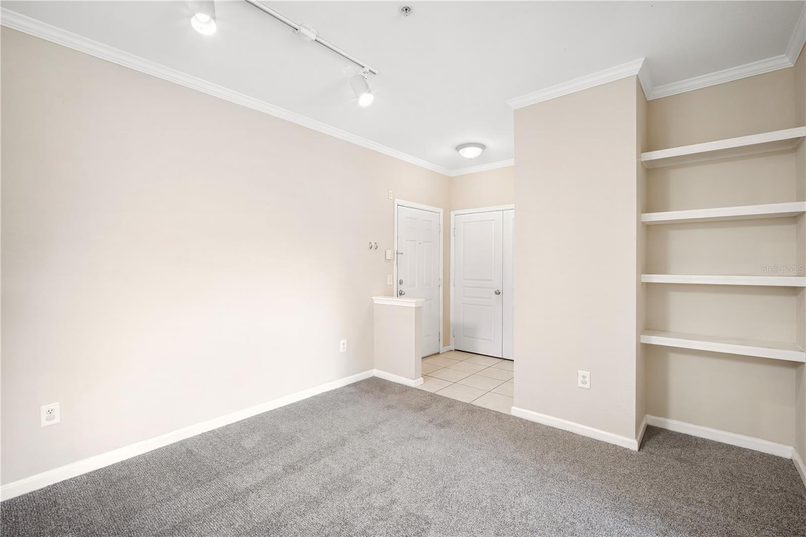 9301 CRESCENT LOOP CIR #206, TAMPA, FL, 33619