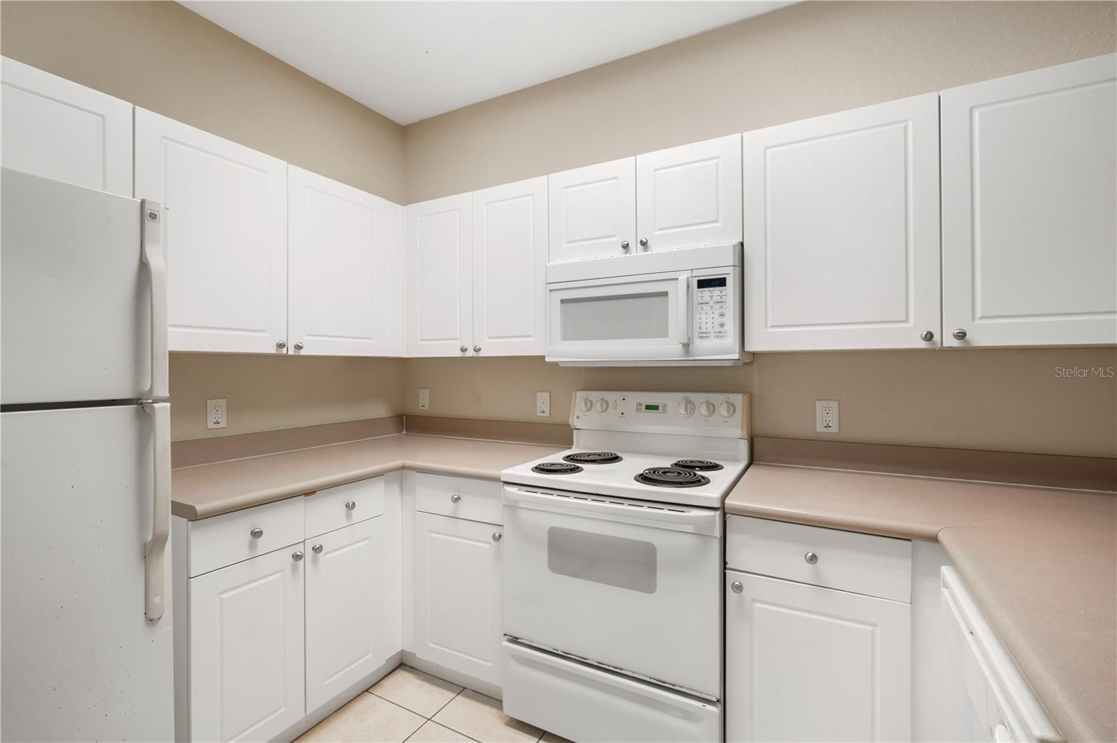 9301 CRESCENT LOOP CIR #206, TAMPA, FL, 33619