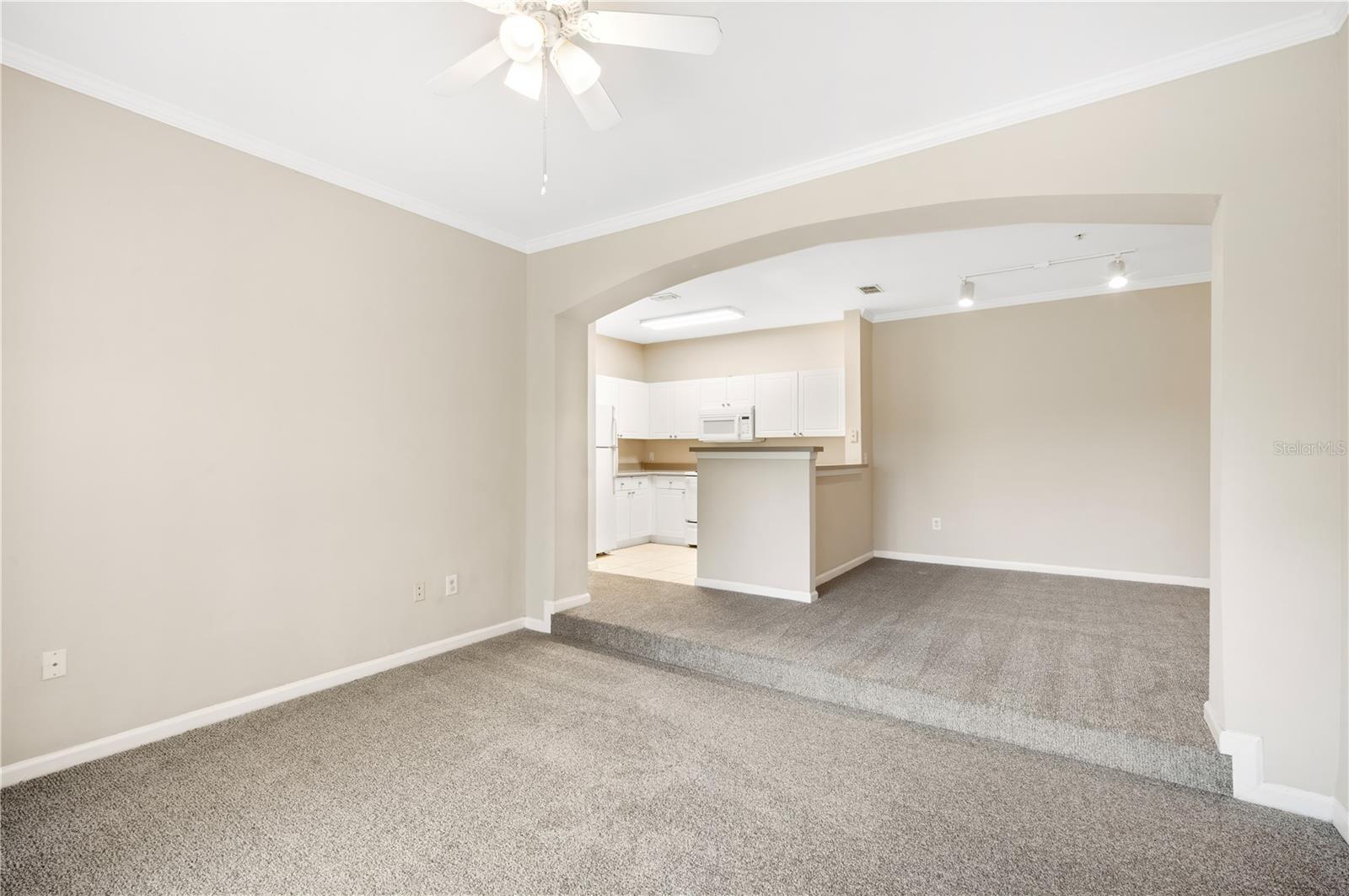 9301 CRESCENT LOOP CIR #206, TAMPA, FL, 33619