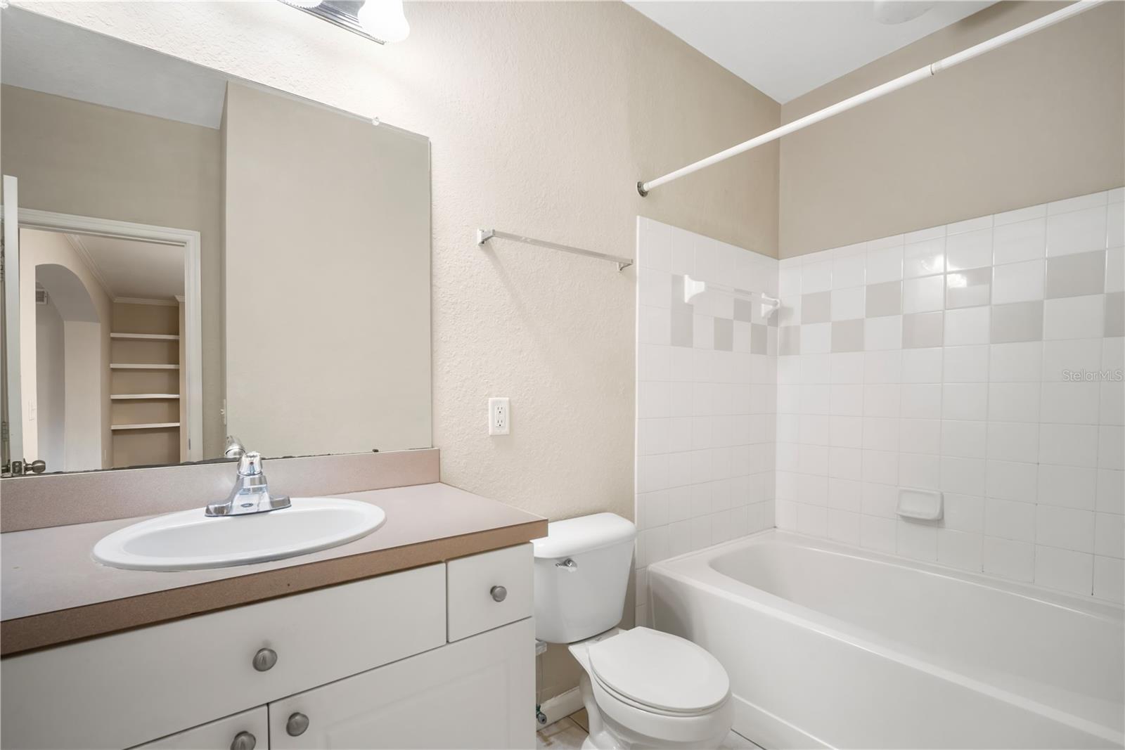 9301 CRESCENT LOOP CIR #206, TAMPA, FL, 33619
