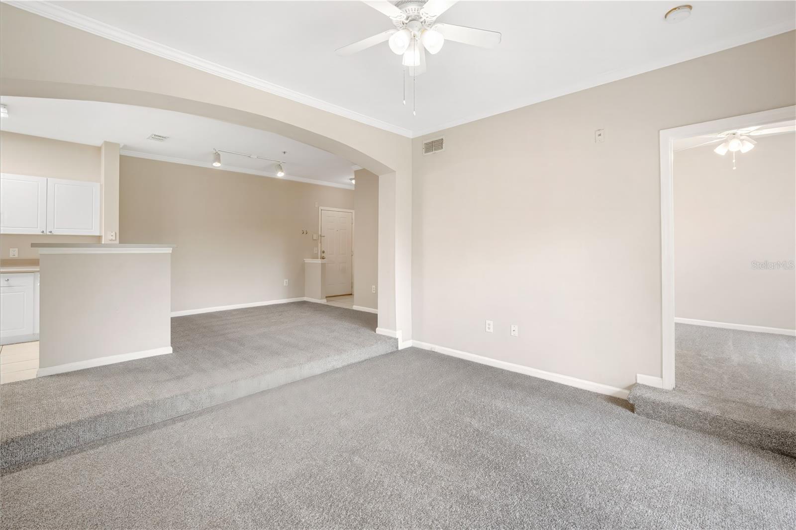 9301 CRESCENT LOOP CIR #206, TAMPA, FL, 33619