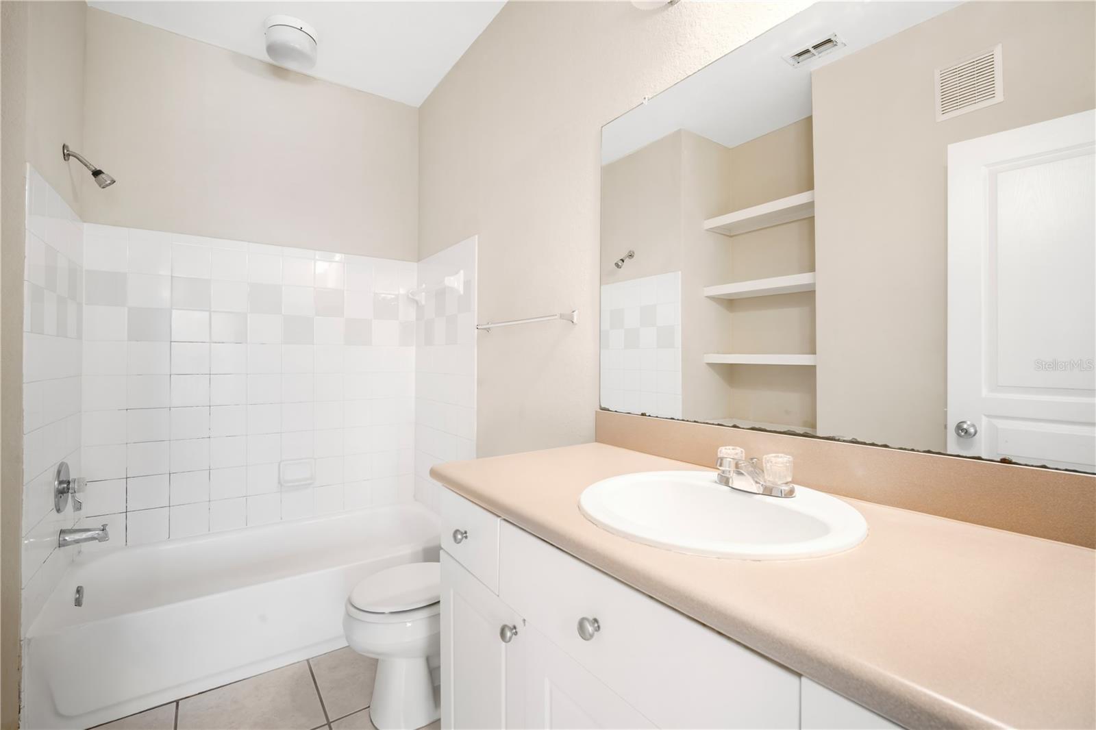9301 CRESCENT LOOP CIR #206, TAMPA, FL, 33619