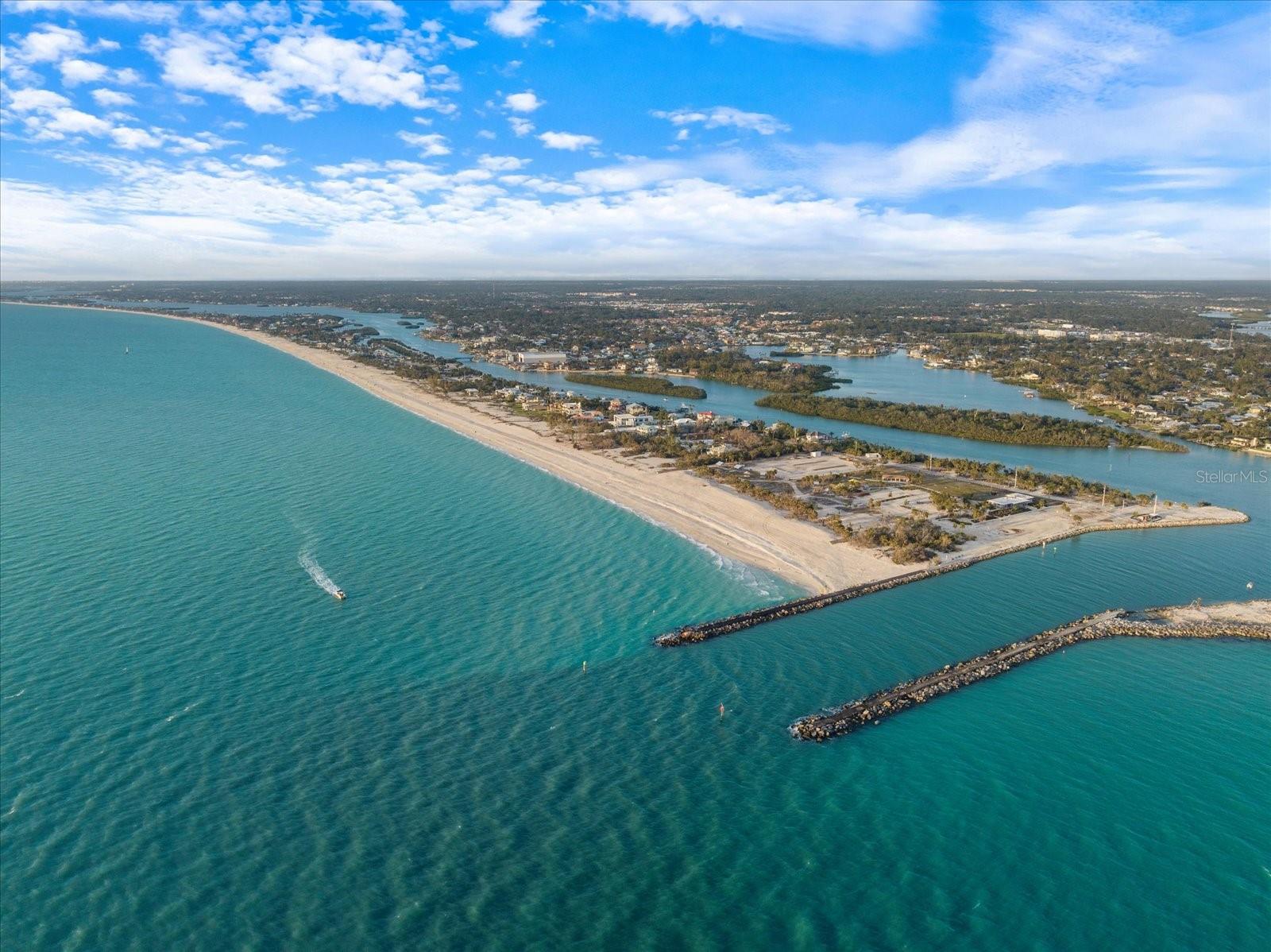 520 MARAVIYA BLVD, NOKOMIS, FL, 34275
