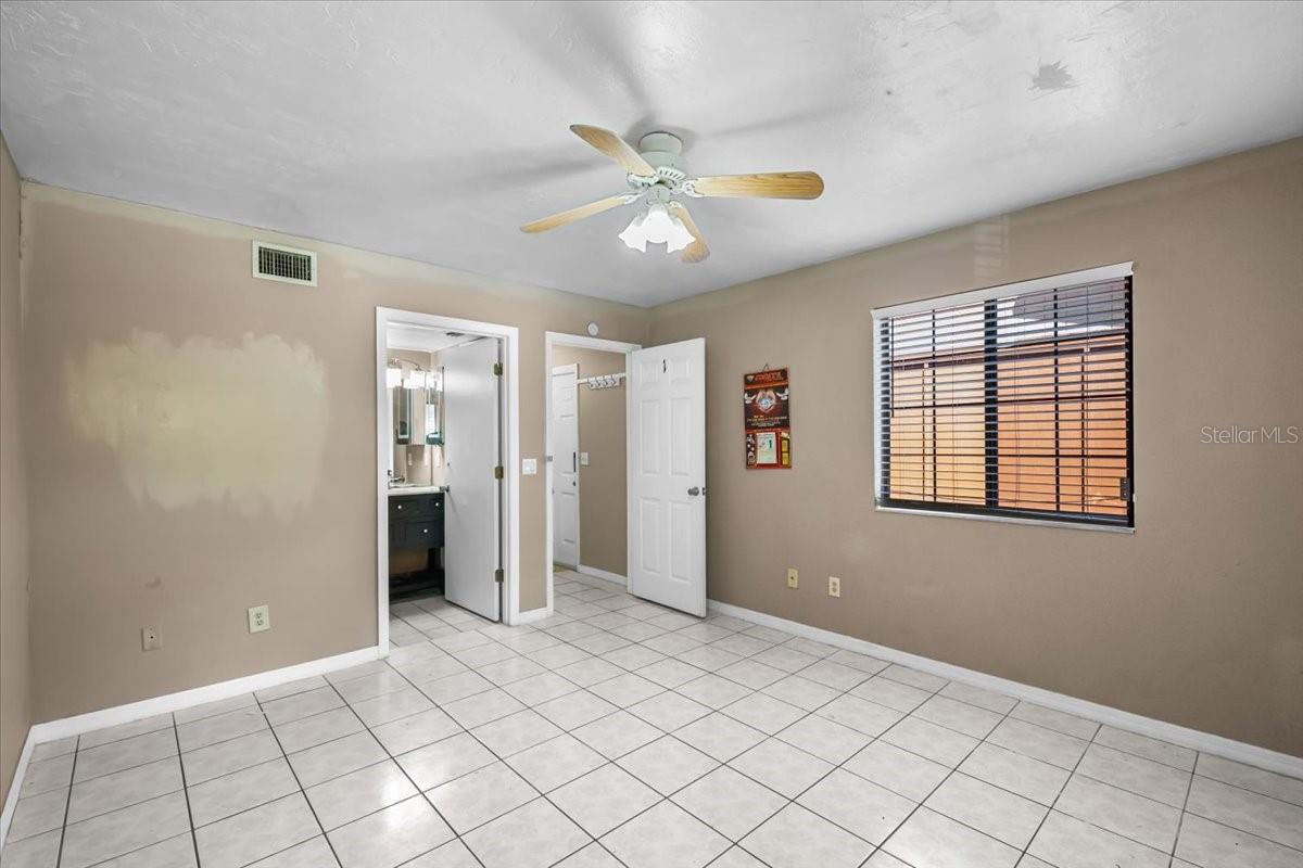 5864 SW 8TH PL, GAINESVILLE, FL, 32607