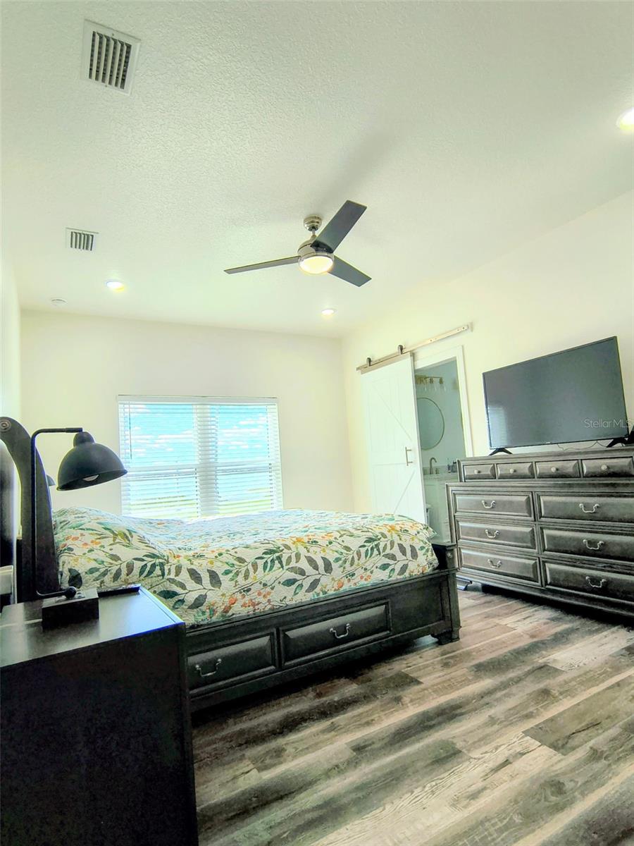 1070 LAKE ARIANA BLVD, AUBURNDALE, FL, 33823