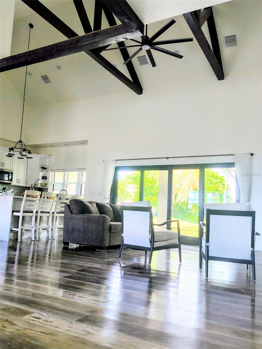 1070 LAKE ARIANA BLVD, AUBURNDALE, FL, 33823