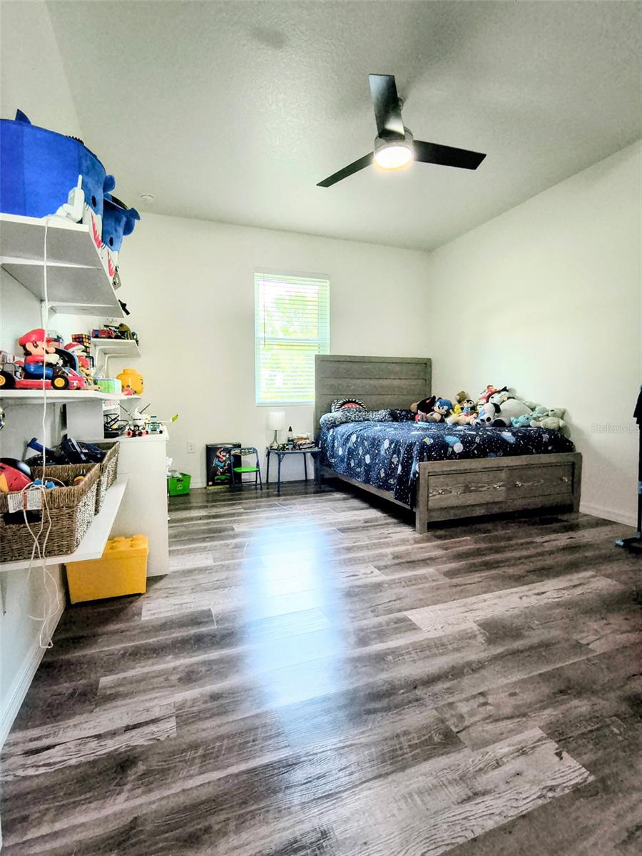 1070 LAKE ARIANA BLVD, AUBURNDALE, FL, 33823