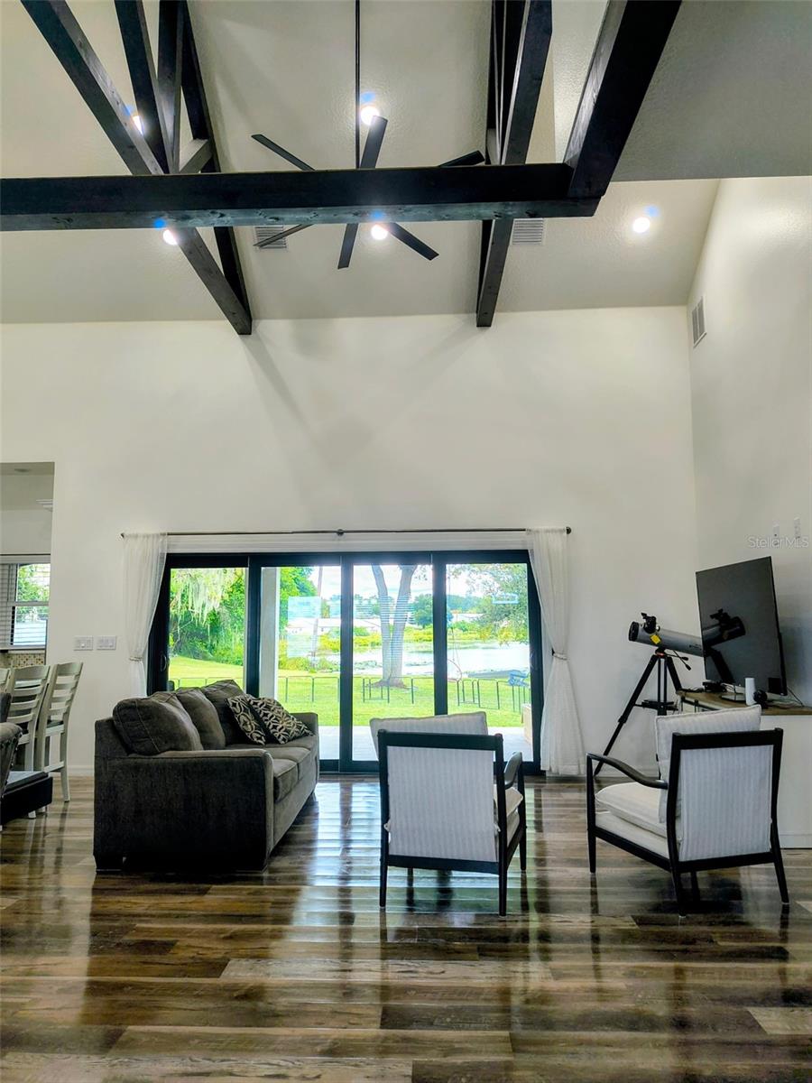1070 LAKE ARIANA BLVD, AUBURNDALE, FL, 33823