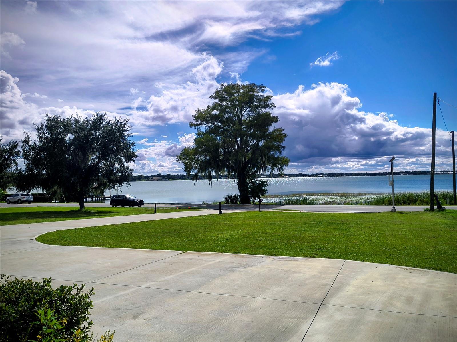 1070 LAKE ARIANA BLVD, AUBURNDALE, FL, 33823
