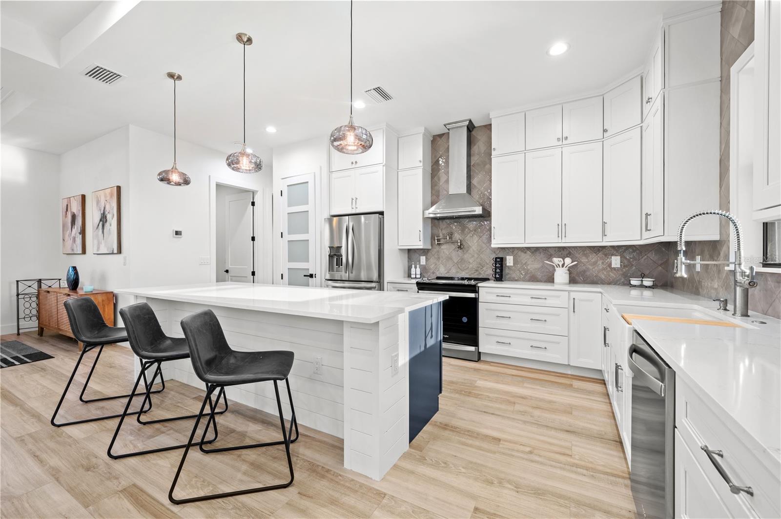 10401 SUNDAY DR, PORT CHARLOTTE, FL, 33981