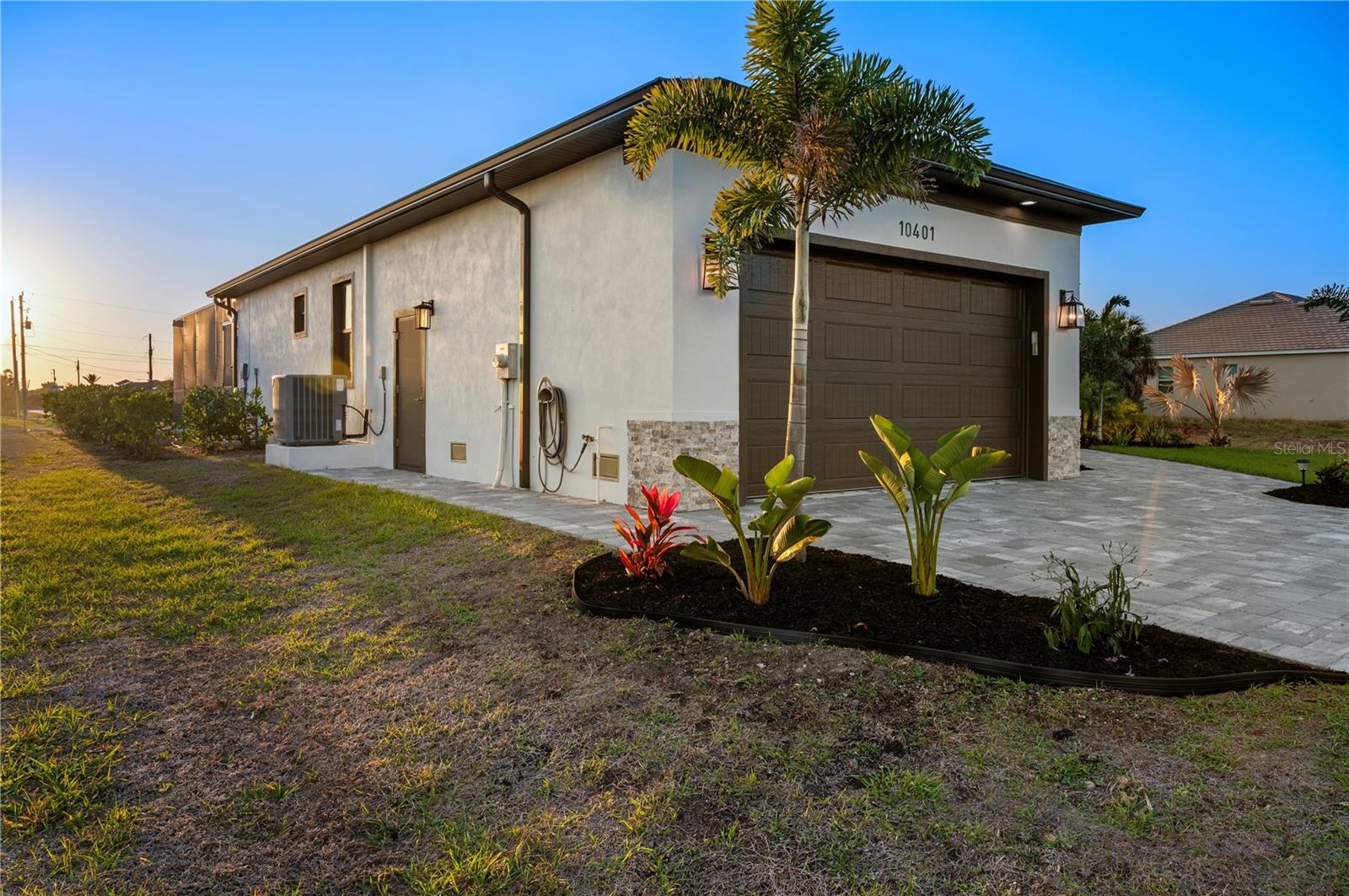 10401 SUNDAY DR, PORT CHARLOTTE, FL, 33981