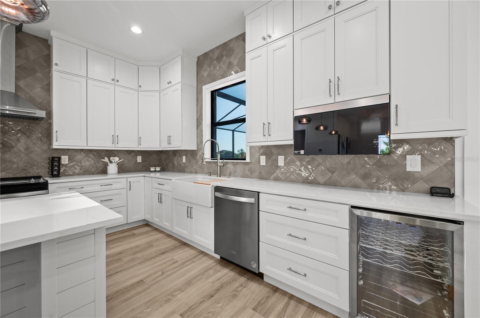 10401 SUNDAY DR, PORT CHARLOTTE, FL, 33981